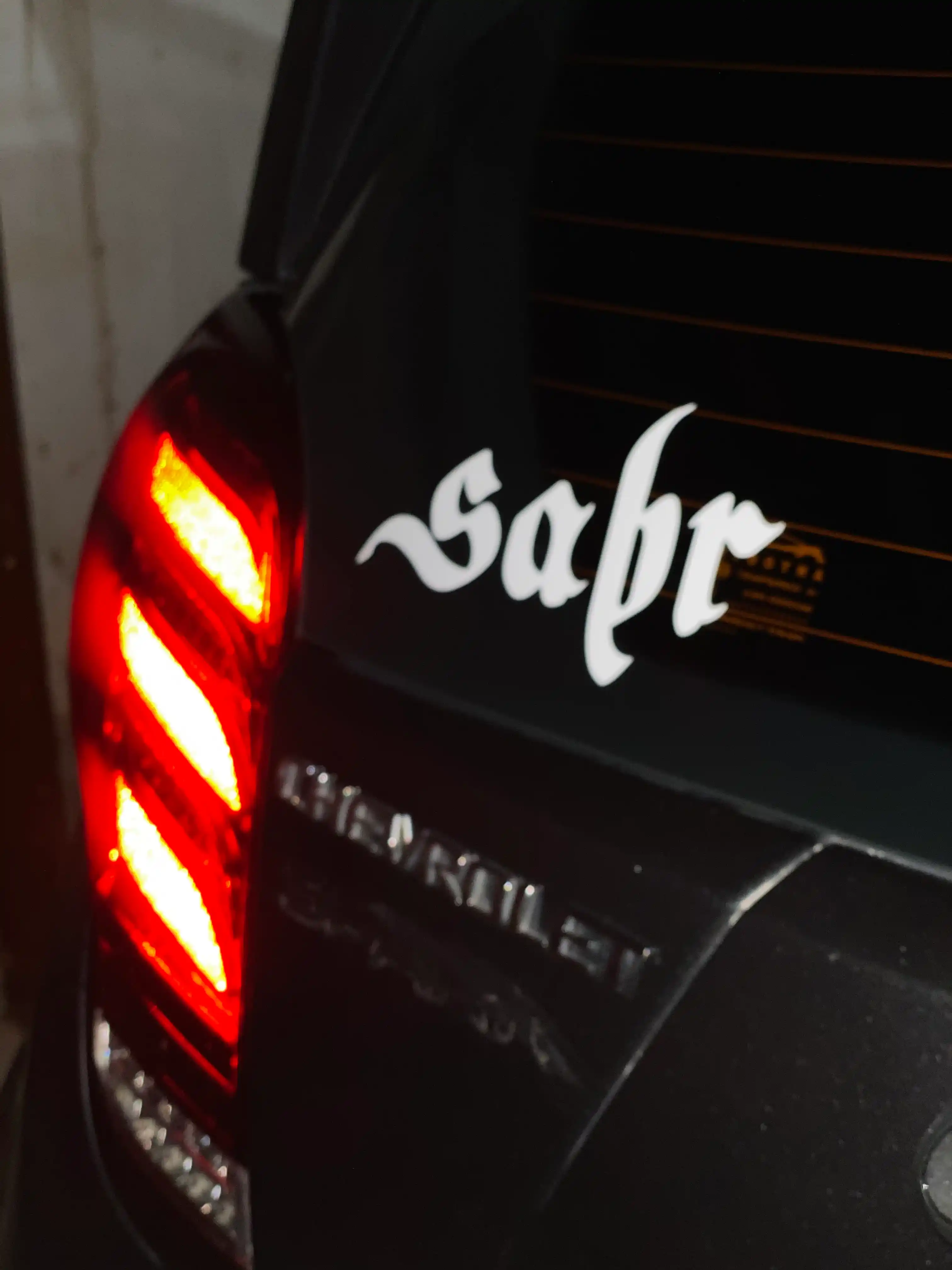 Автомобильные наклейки Sabr