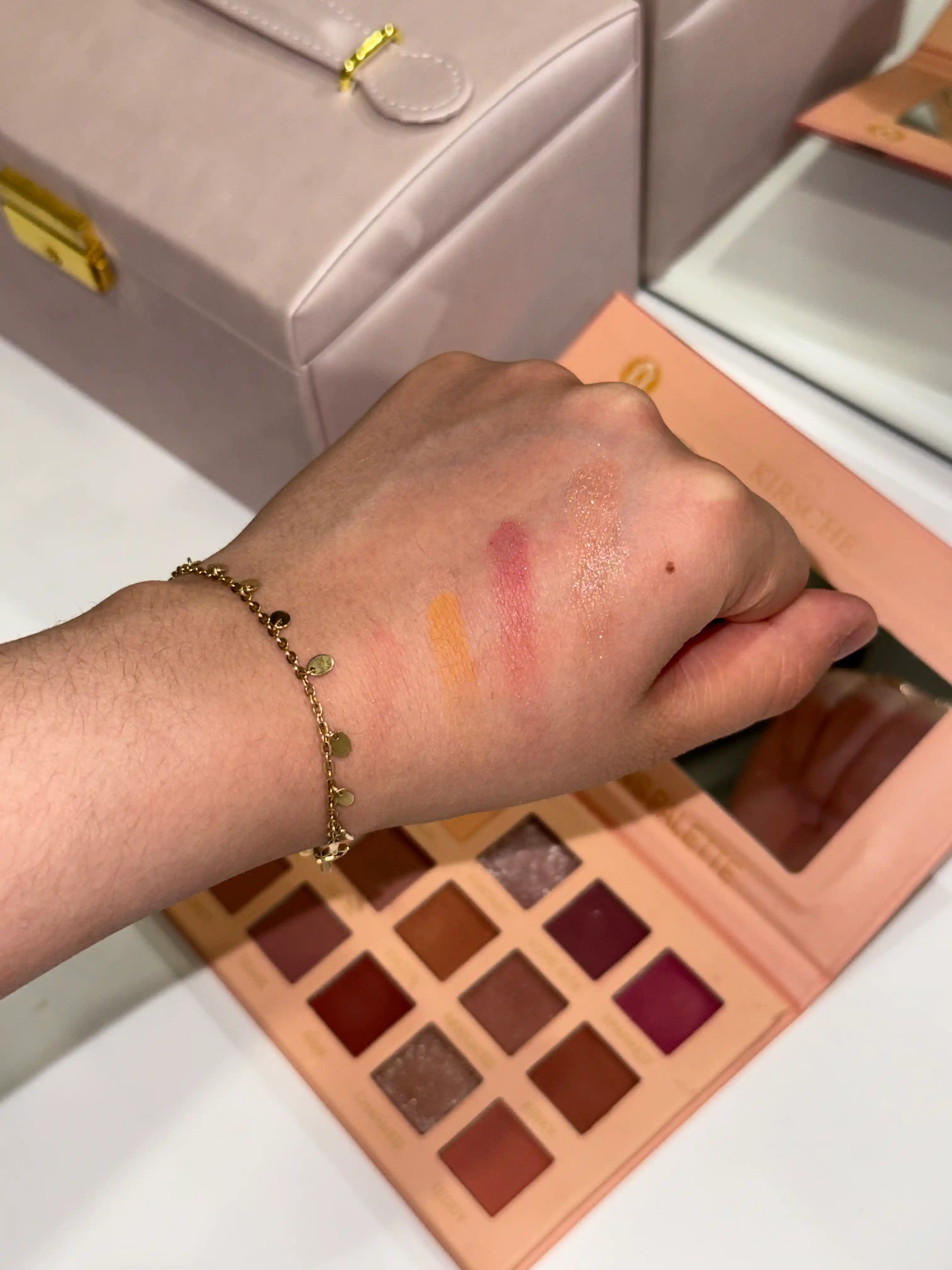 Тени для век Huda Beauty NUDE, 18 разных цветов