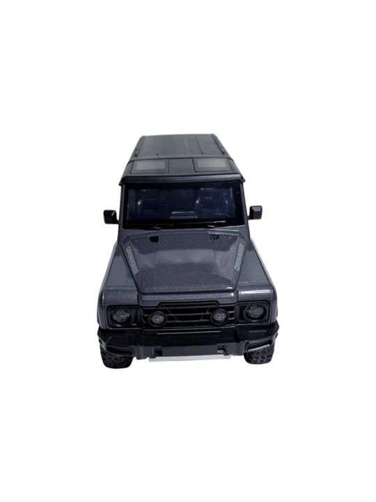 Land Rover Defender Grenadier 1:24 с эффектом дыма — металлическая модель