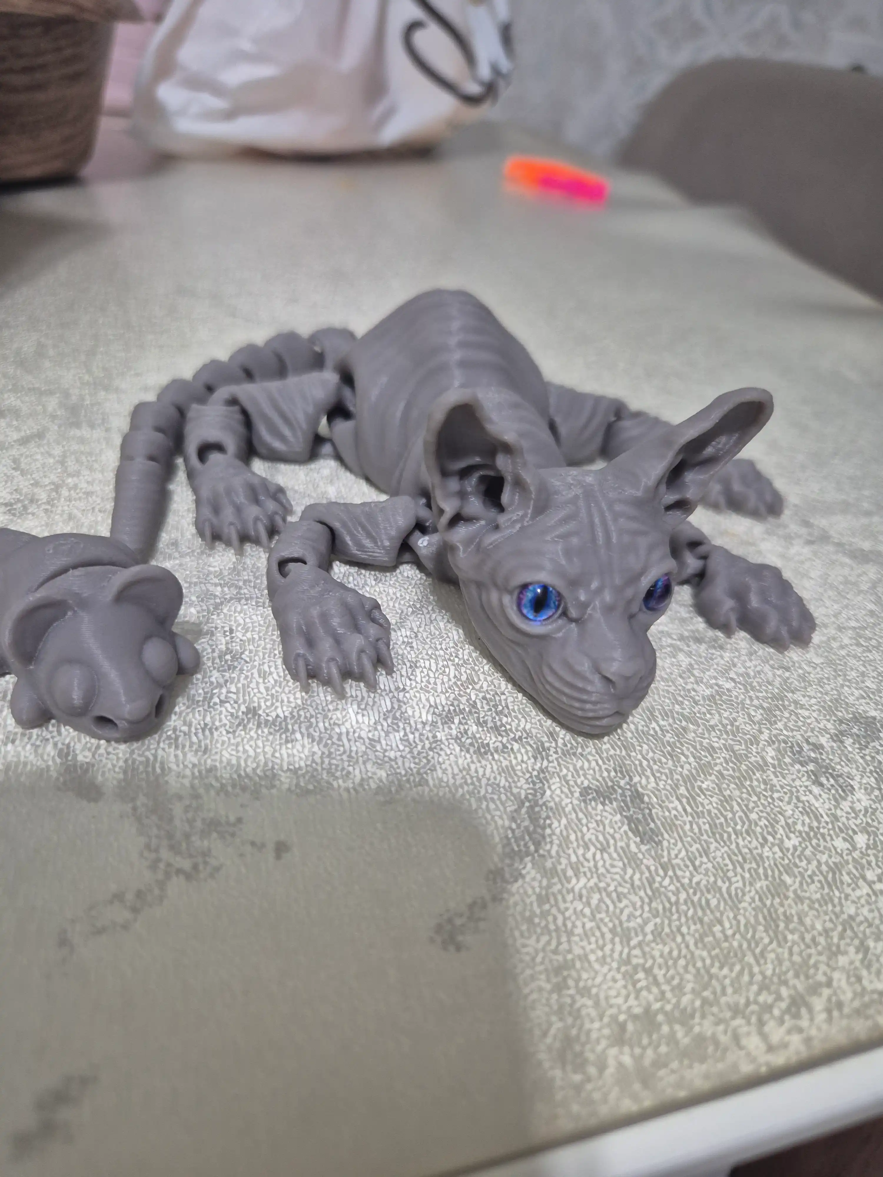Sfinks mushuk, harakatlanuvchi o‘yinchoq mushuk, mushuk va antistress oqsil. 3d toys
