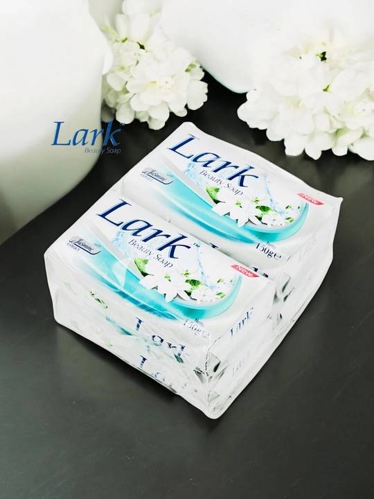 Lark - xushbo'y hidli va antibakterial sovun, 4x150g dona