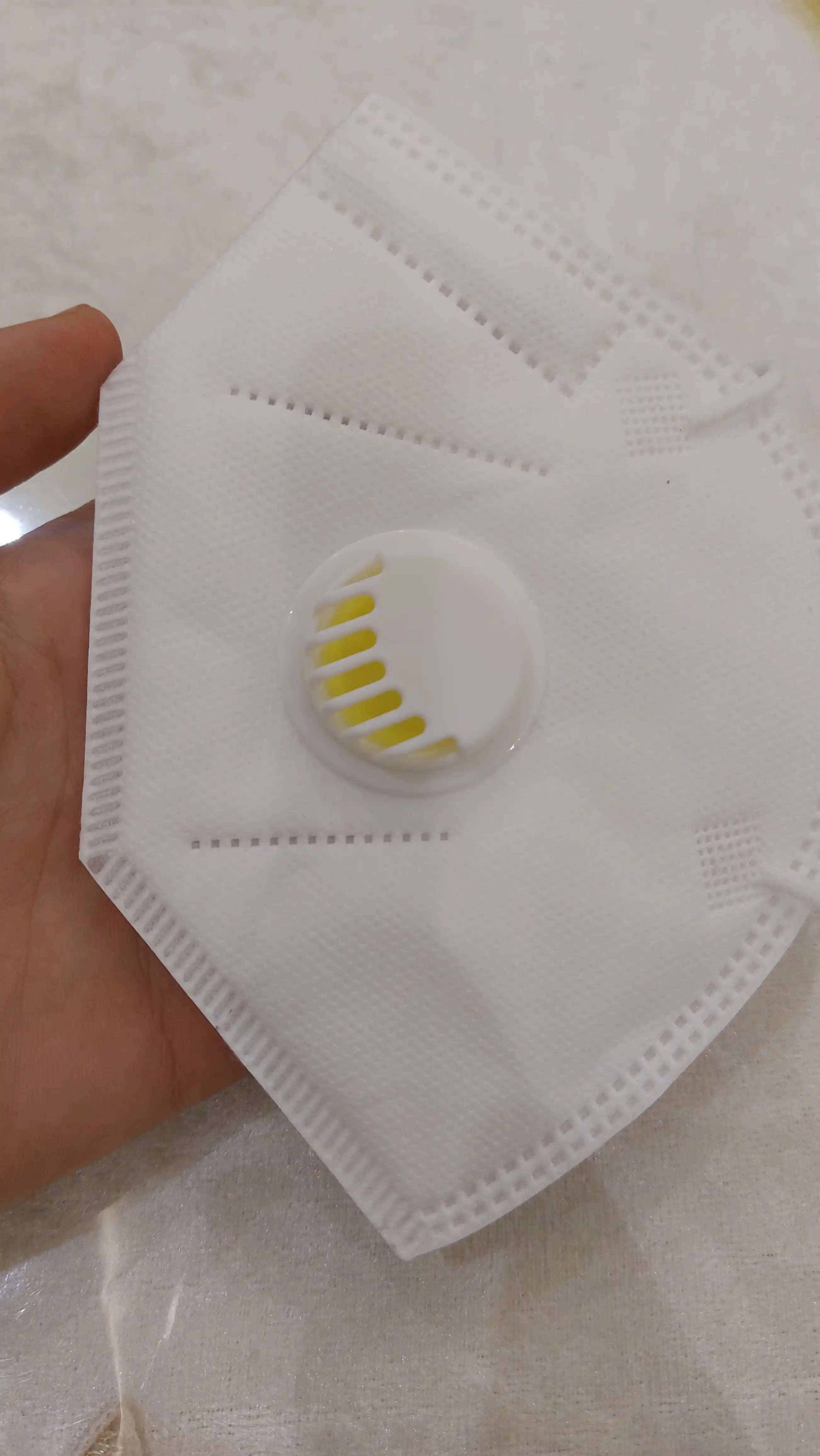 Tibbiy niqob, klapanli respirator KN 95