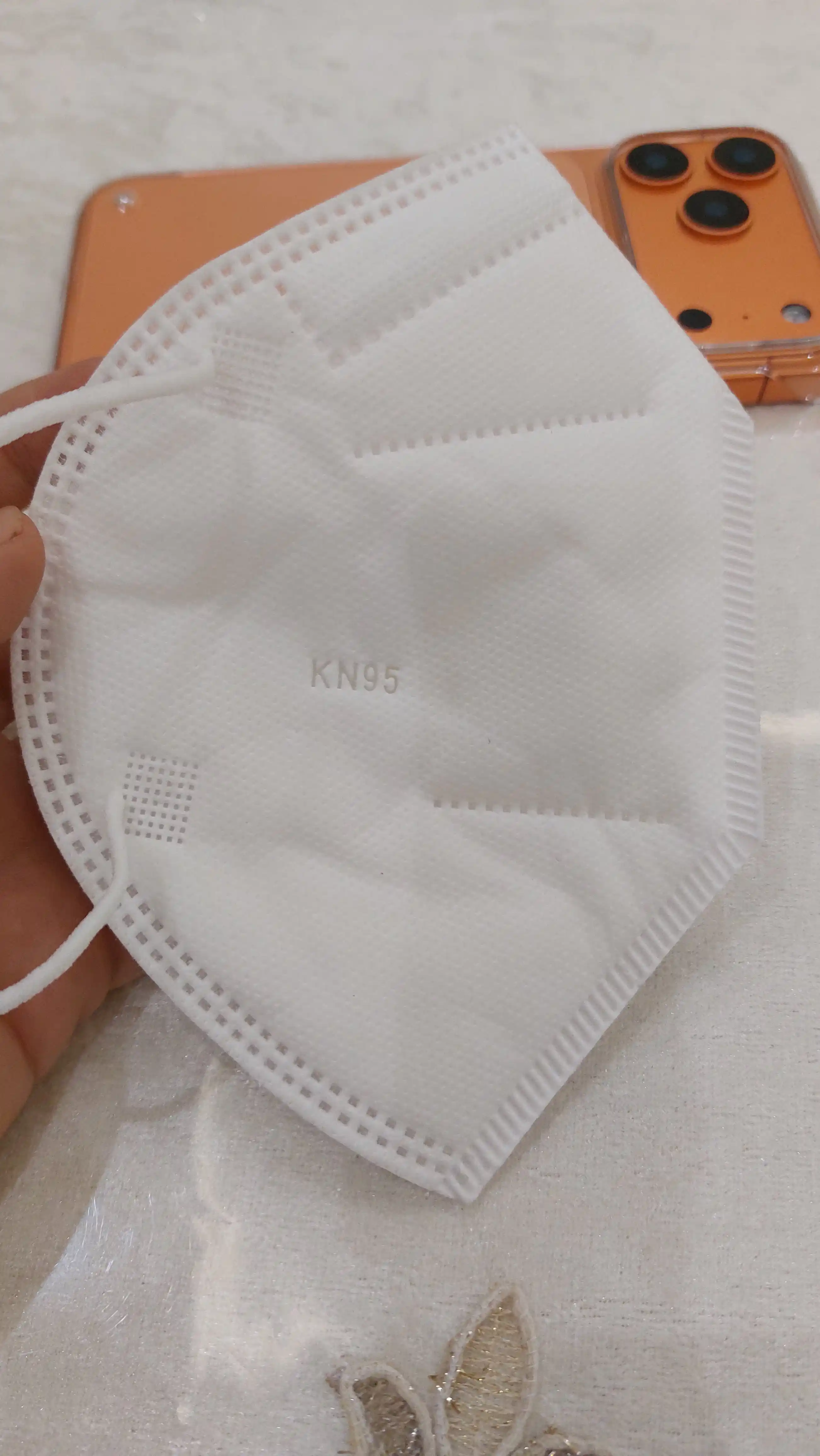 Tibbiy niqob, klapanli respirator KN 95