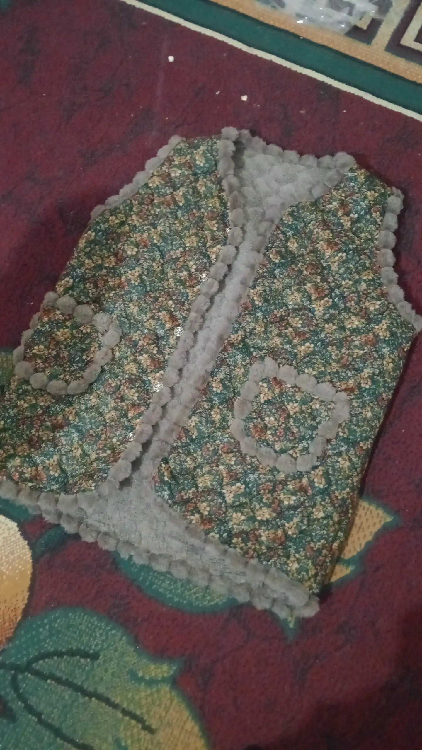 Ayollar issiq nimchasi, eko mo‘ynadan, bir o‘lcham kattaroq buyurtma bering