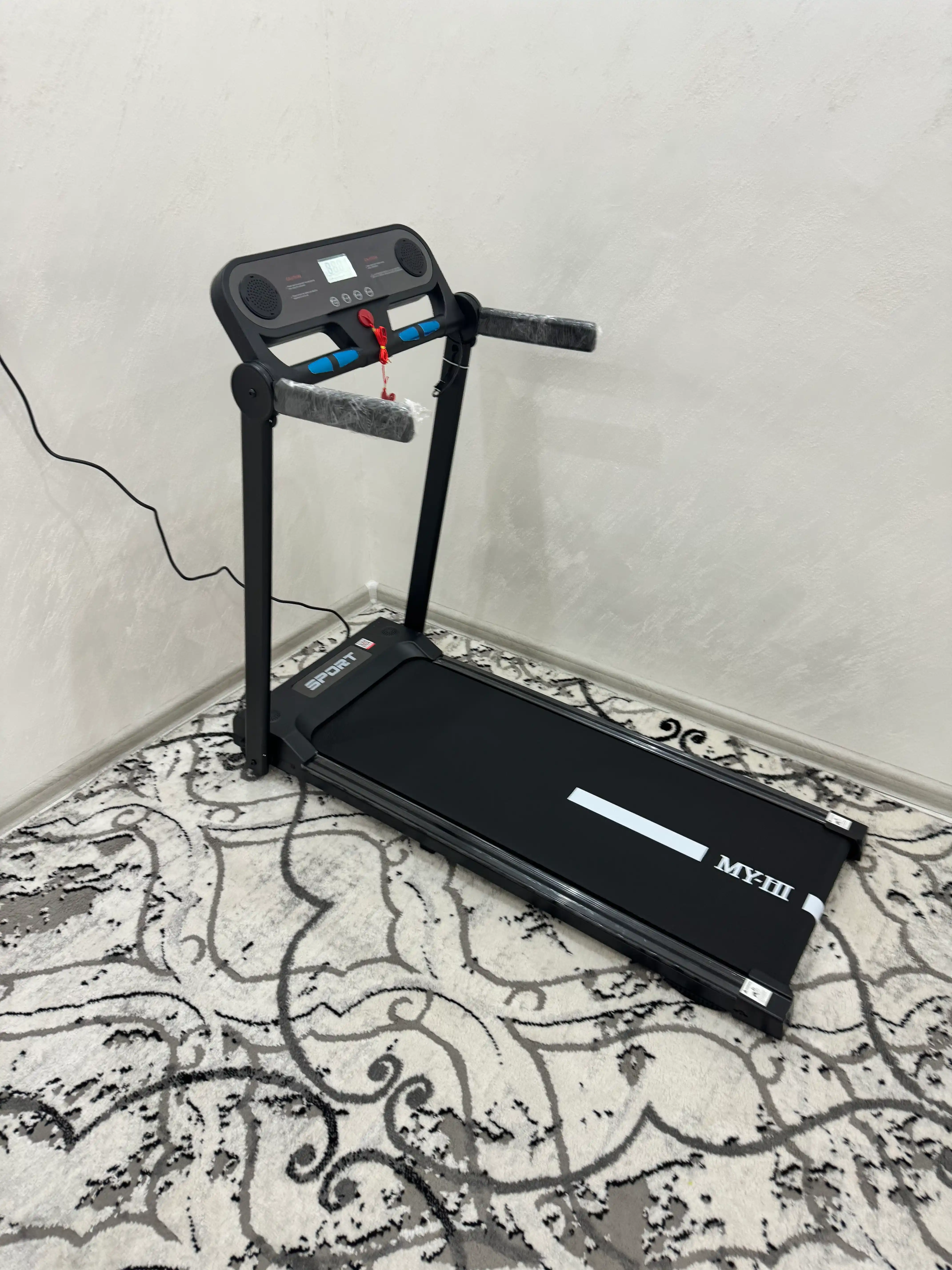 Elektr yig‘iladigan yugurish yo‘lagi, displey va Bluetooth bilan, uy uchun kardiotrenajyor