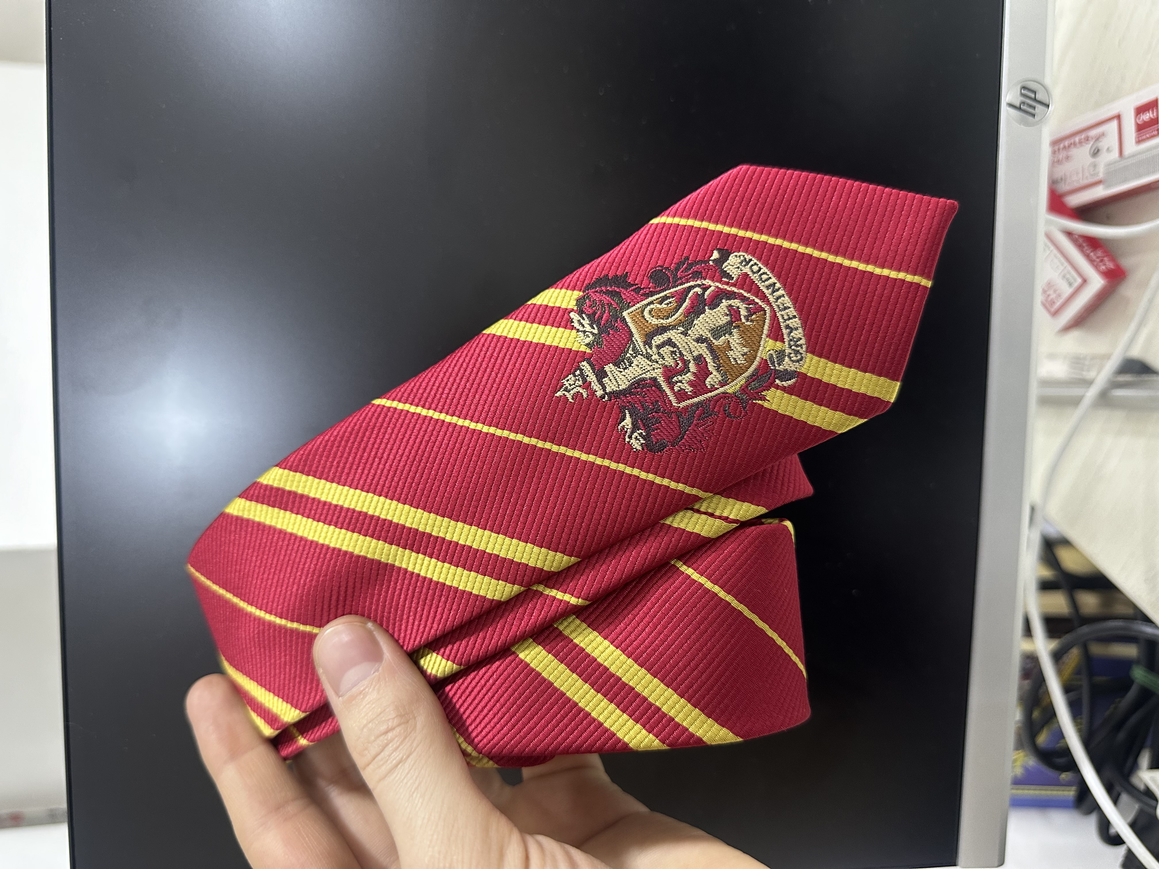Garry Potter Hogwarts bo'yinbog'i Gryffindor, Slytherin, Ravenclaw, Hufflepuff, logo bilan