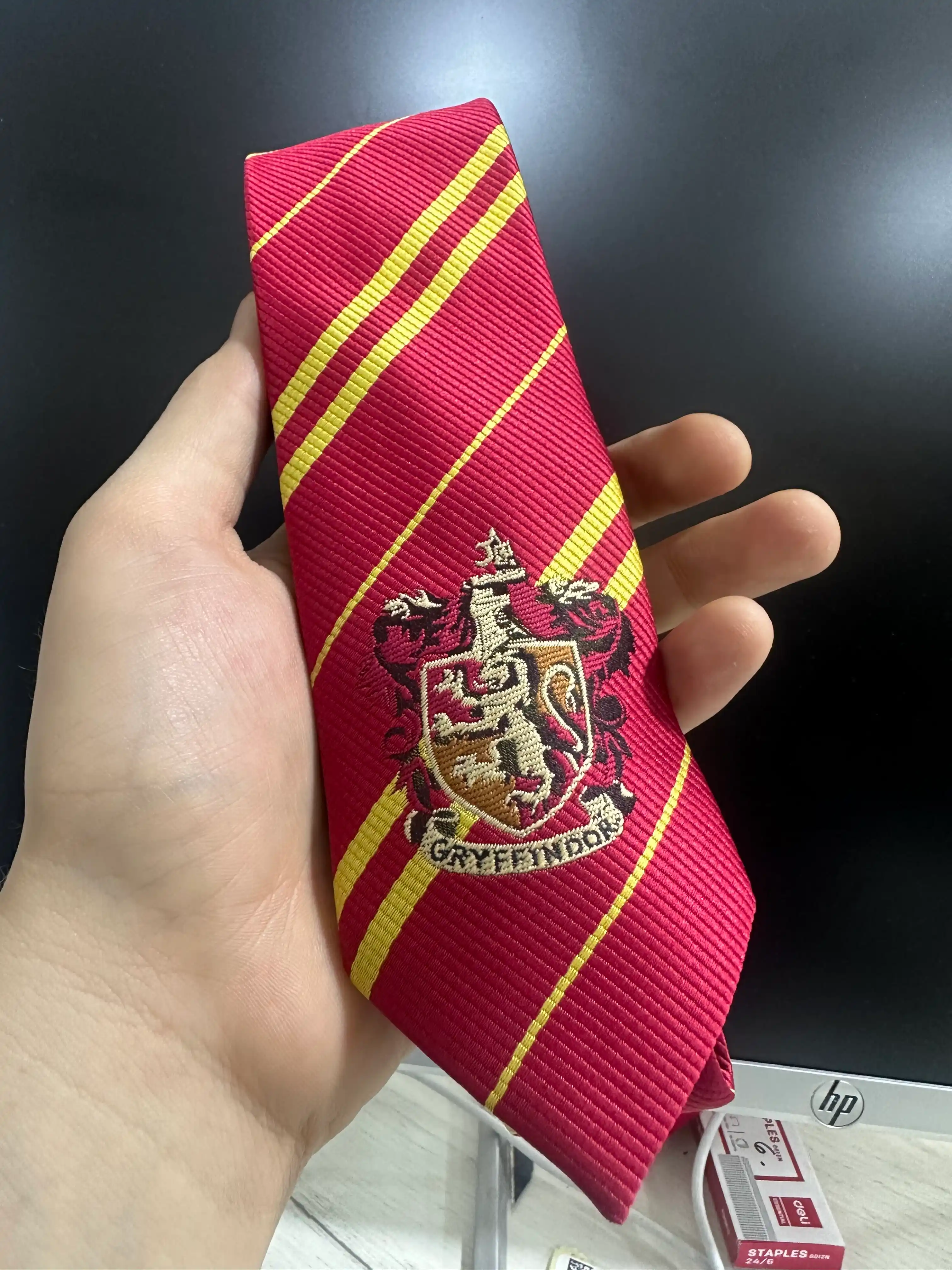 Garry Potter Hogwarts bo'yinbog'i Gryffindor, Slytherin, Ravenclaw, Hufflepuff, logo bilan