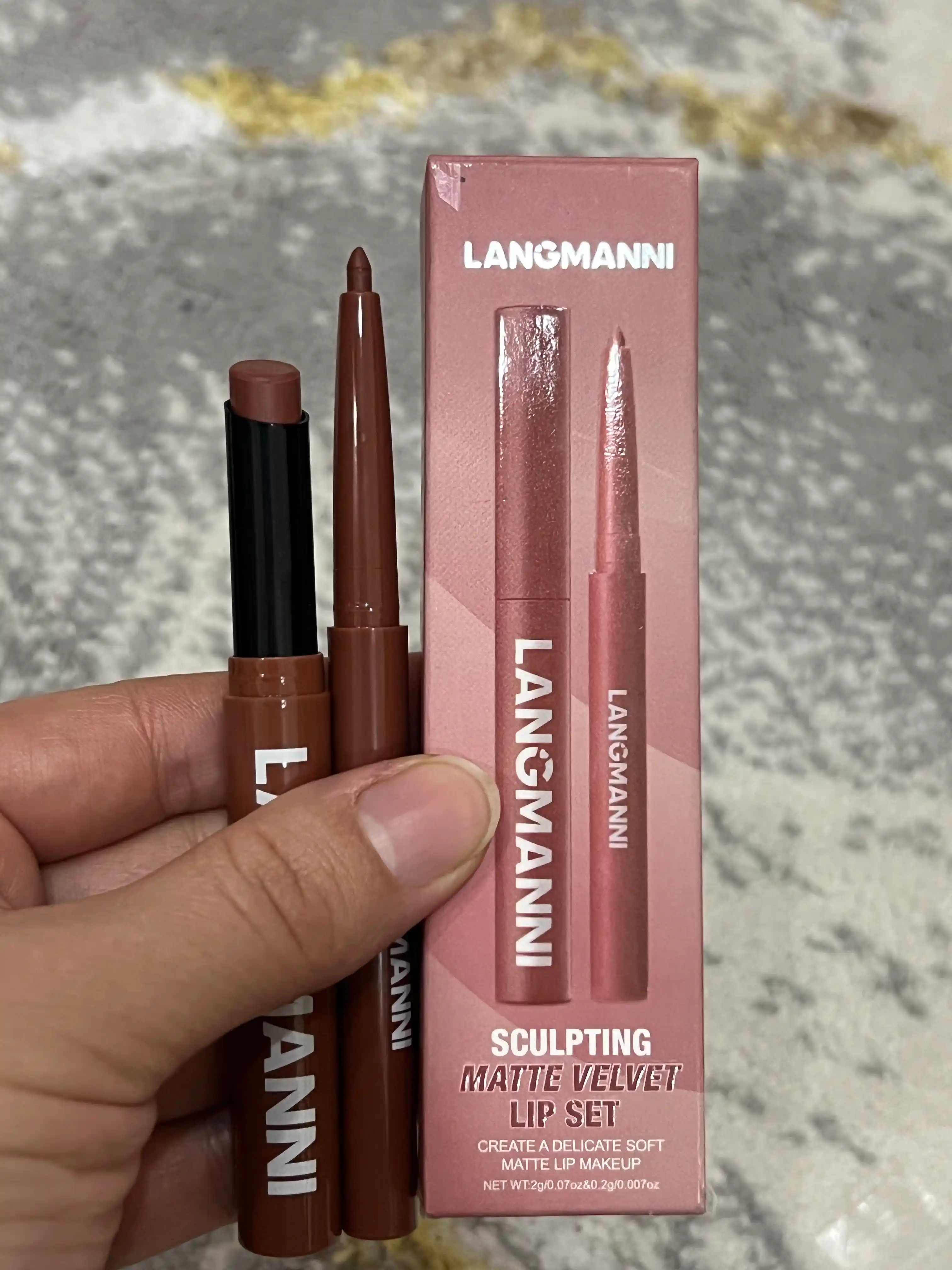 Labni professional bo'yash uchun nabor pomada, kontur