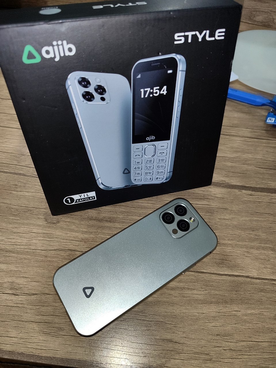 Ajib Style tugmali telefon