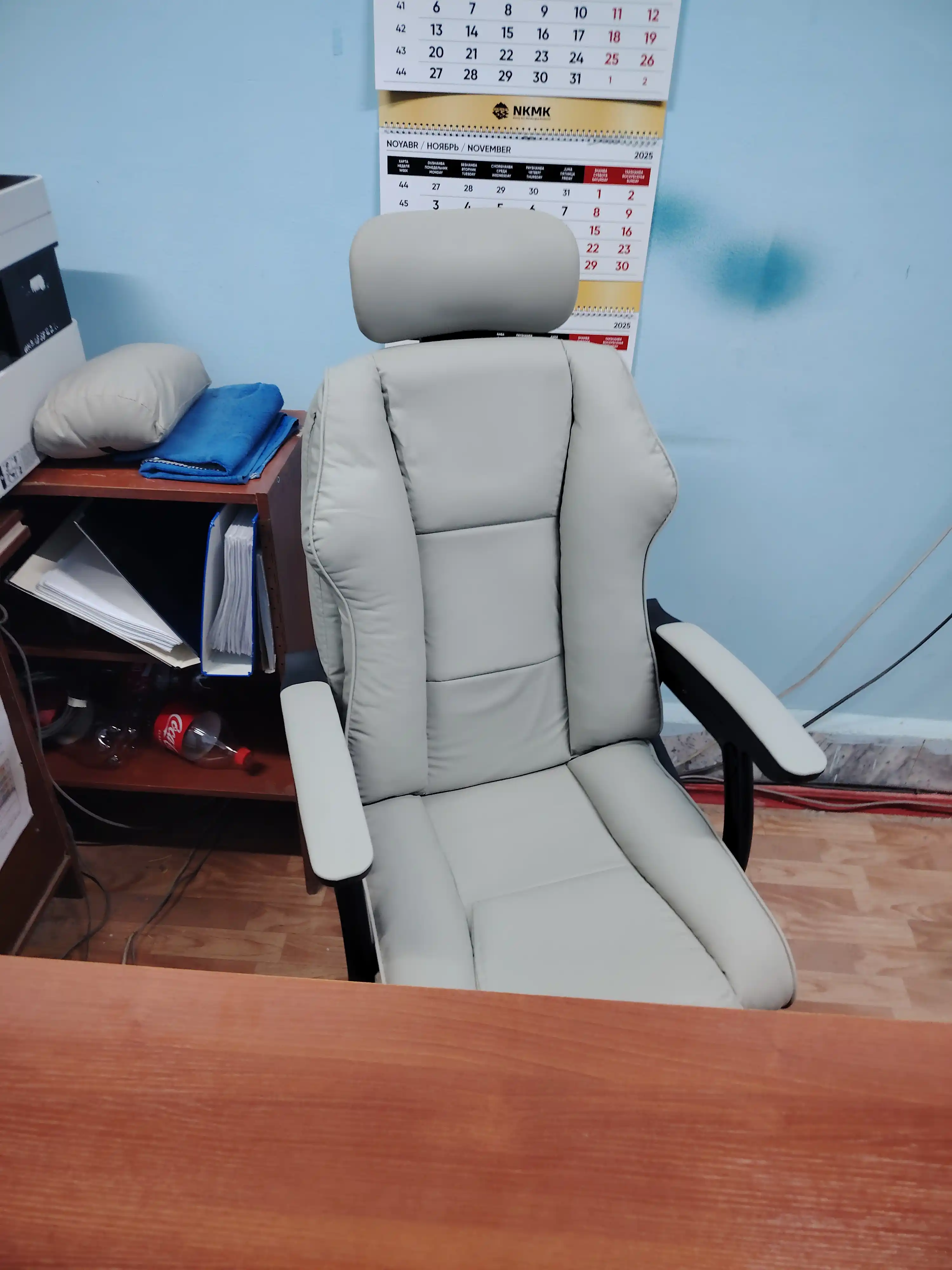 Ofis, uy va kompyuter uchun sozlanadigan universal ortopedik kreslo