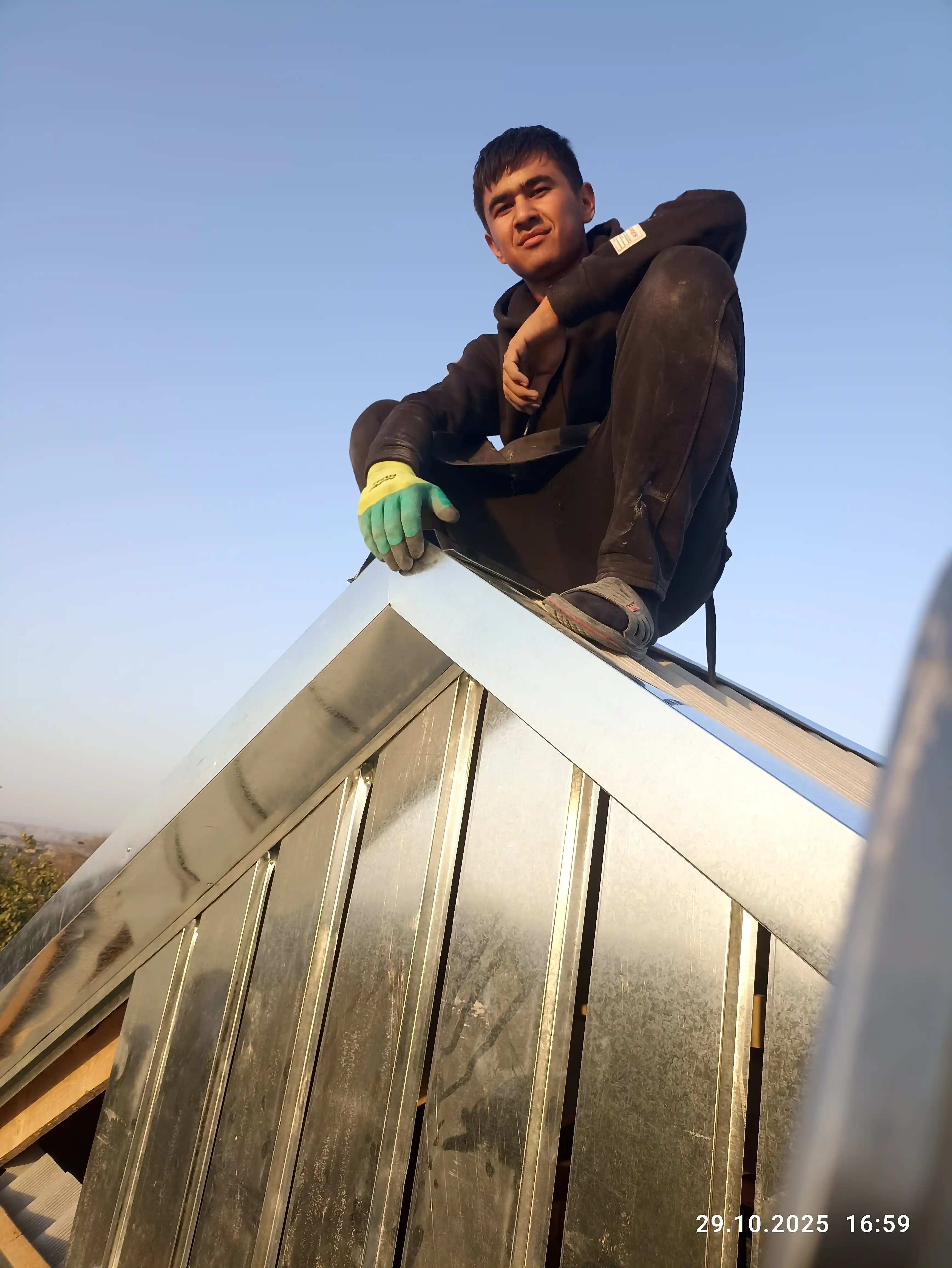 Shurup buragich cho'tkasiz motor Eramax, 10 mm, zaryad ko'rsatkichi bilan drel