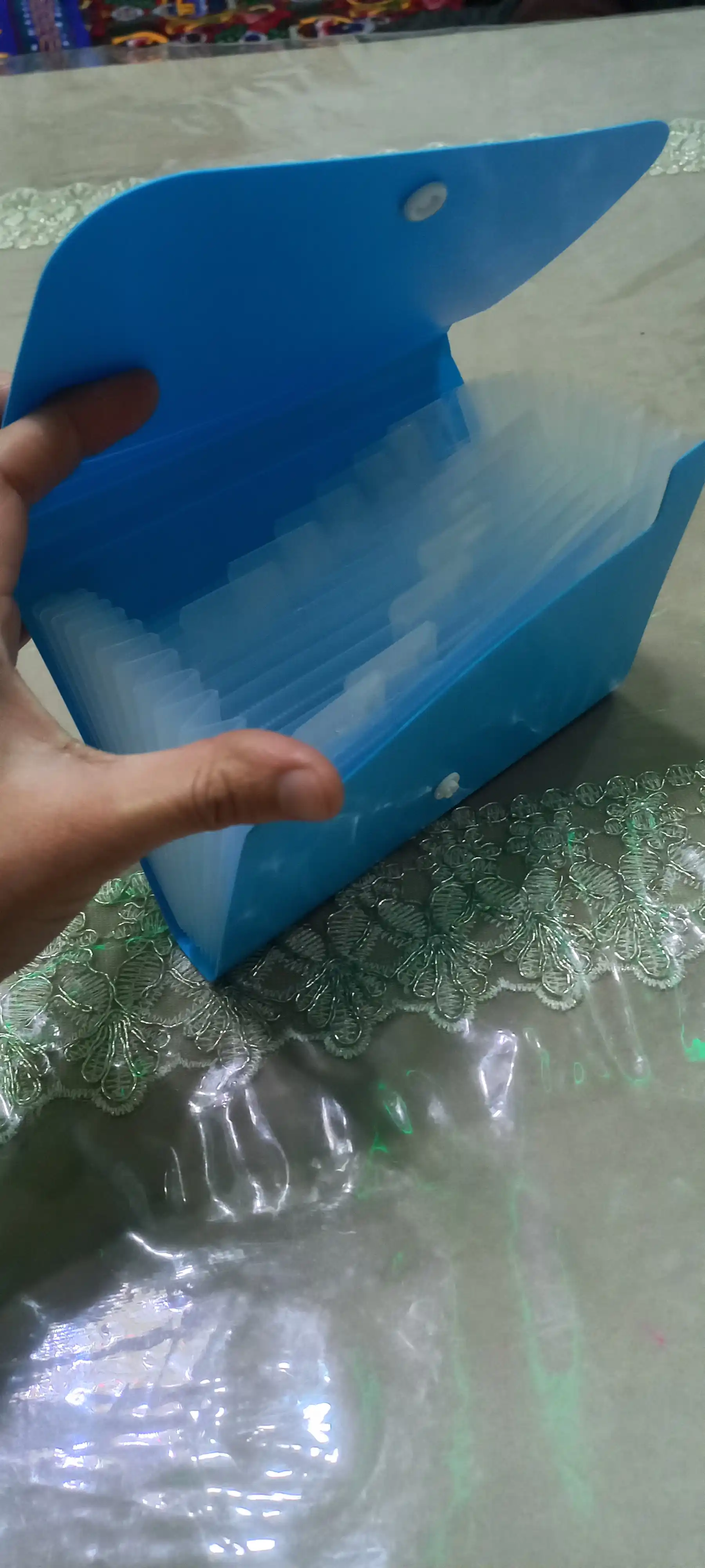 Papka А6, knopkali, Deli E5561
