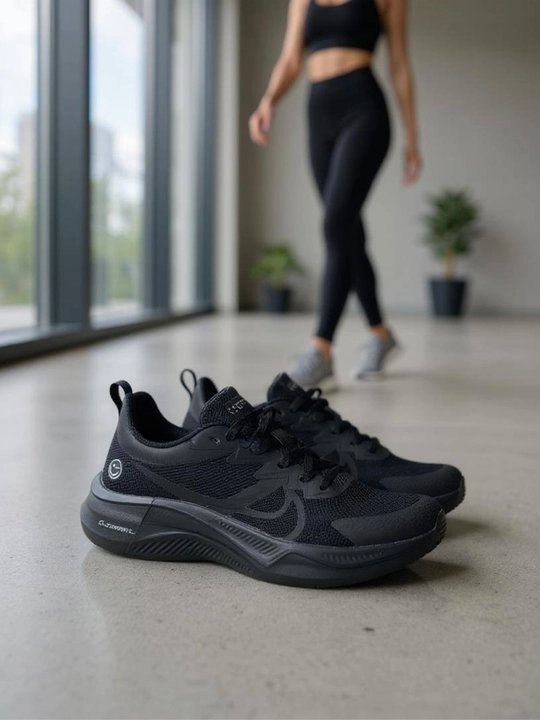 Кроссовки Nike в спортивном стиле для мужчин и женщин