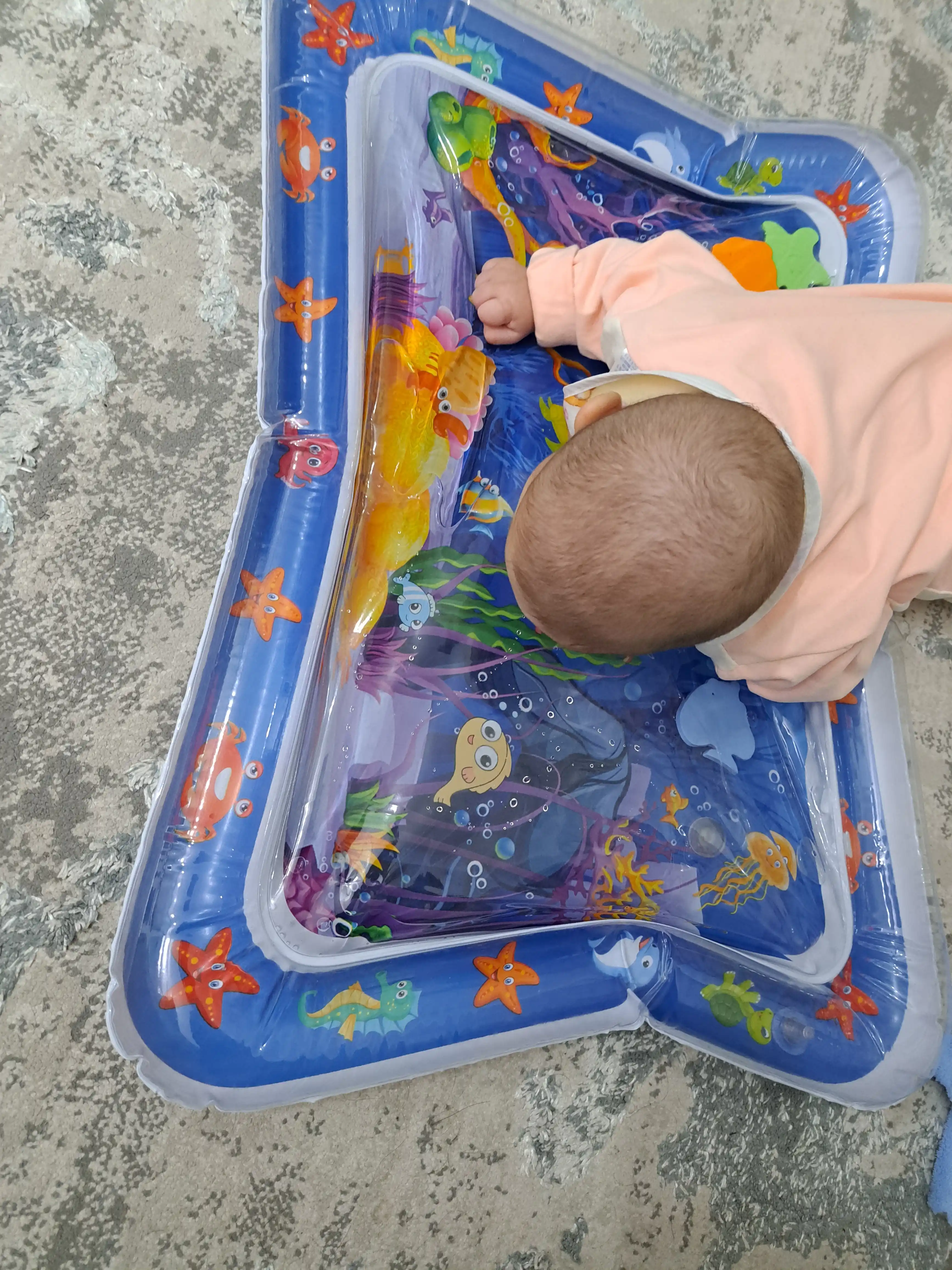 Akva kovrik, bolalar uchun suvli basseyn rivojlantiruvchi o'yinchoq
