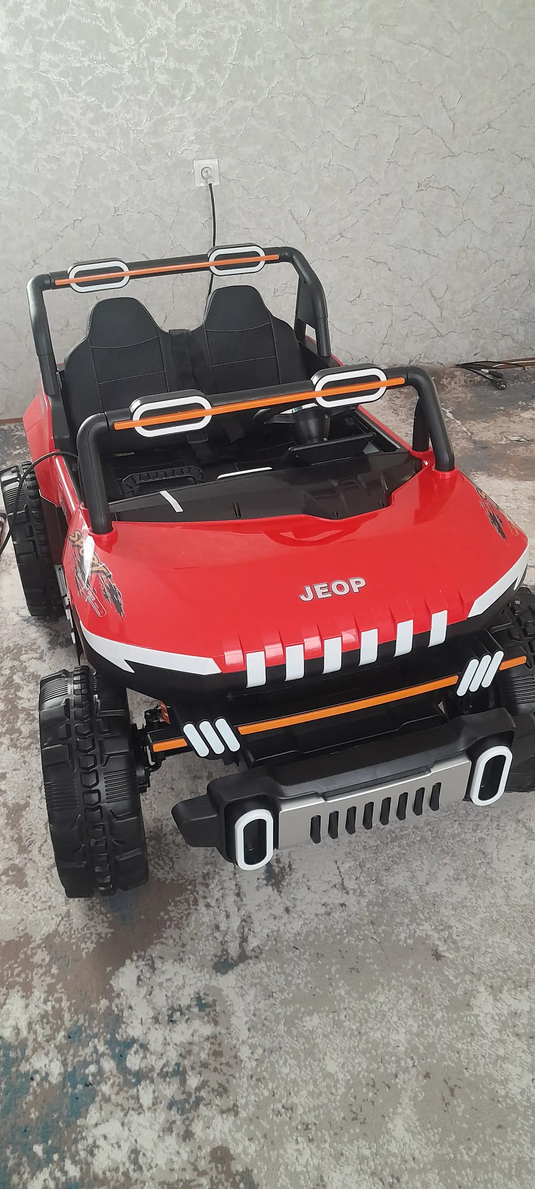 Громоздкая детская машина электромобиль Jeep