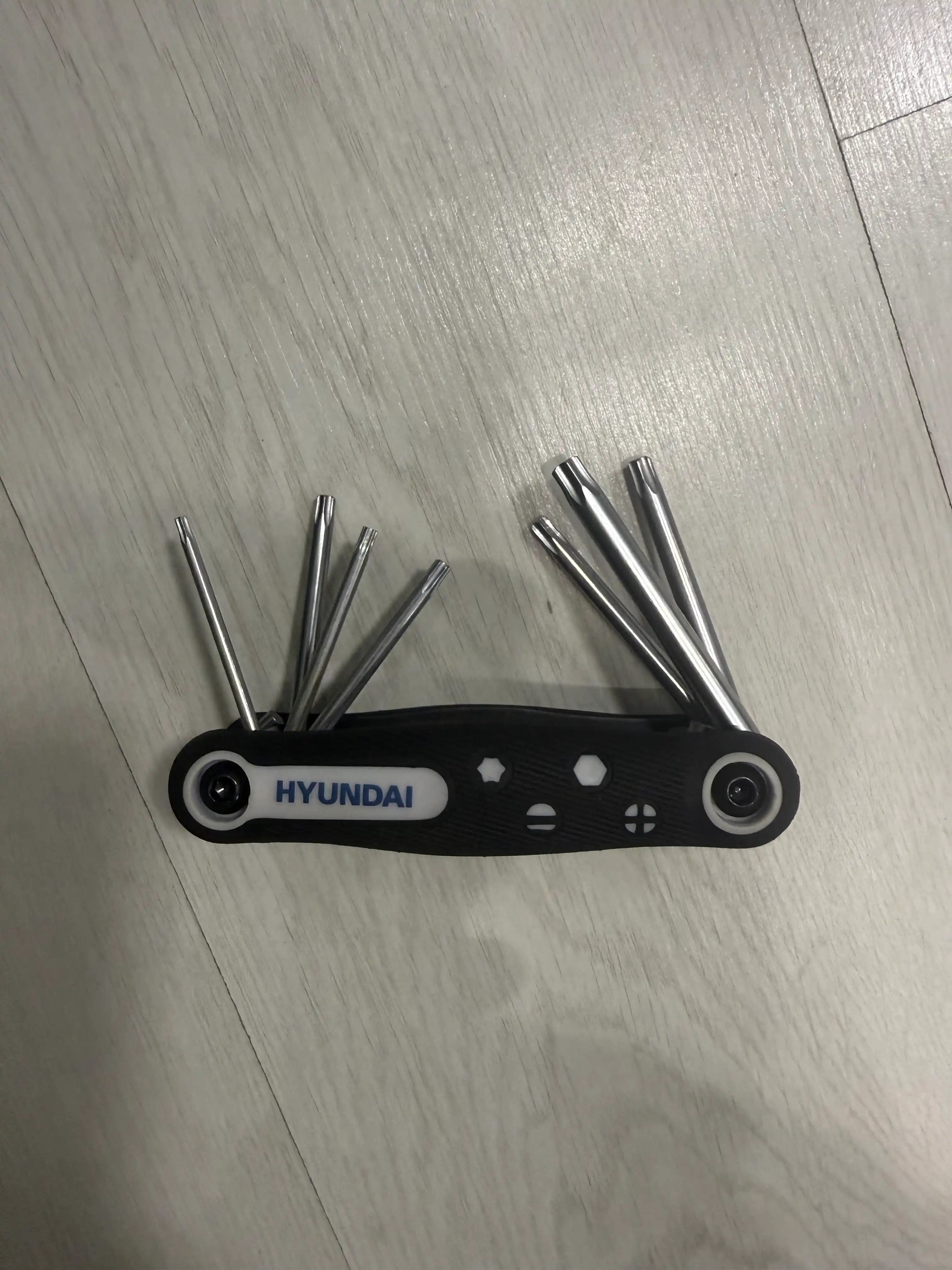 Universal buklanadigan kalitlar to‘plami: Hex / Torx - 8 dona HYUNDAI