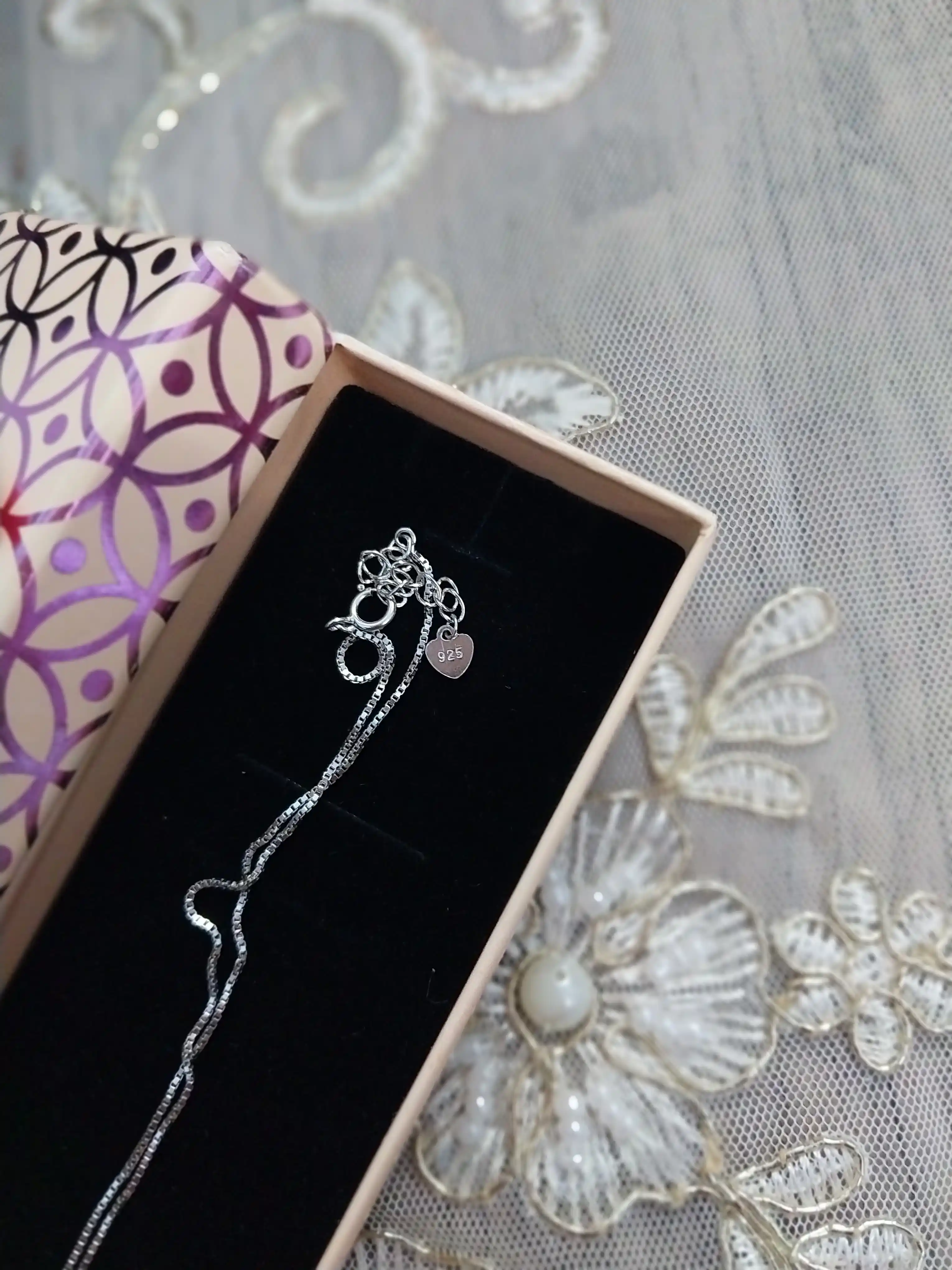 Ayollar uchun kumush zanjir, Sumayya Silver