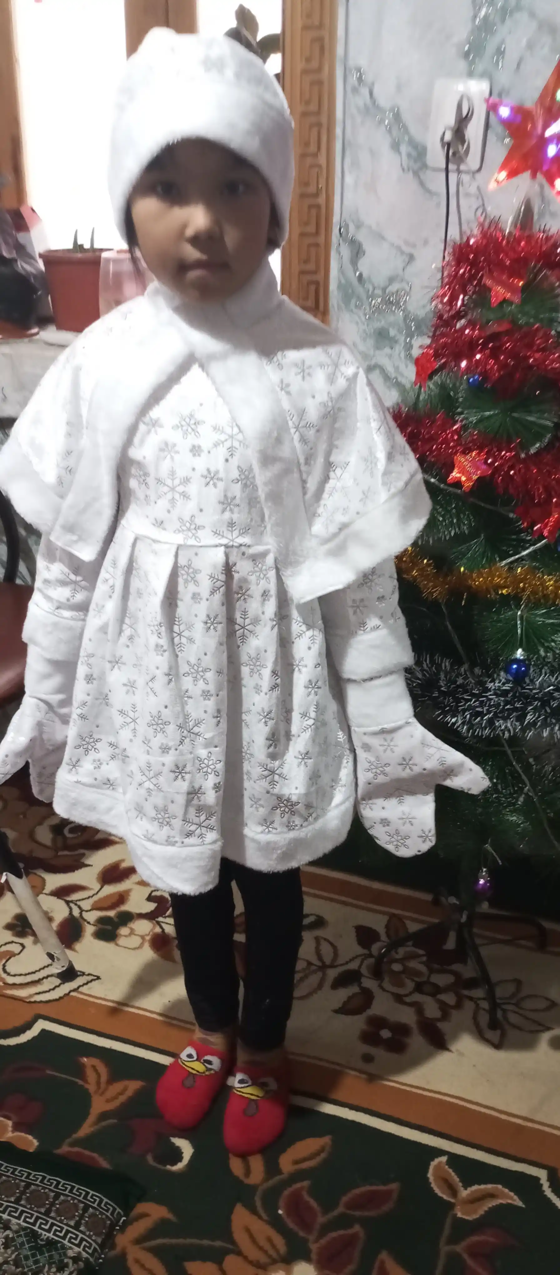 Yangi yil qorqiz kostyumi, Qizlar uchun bashang ko‘ylak, yopinchiqli karnaval ko‘ylagi
