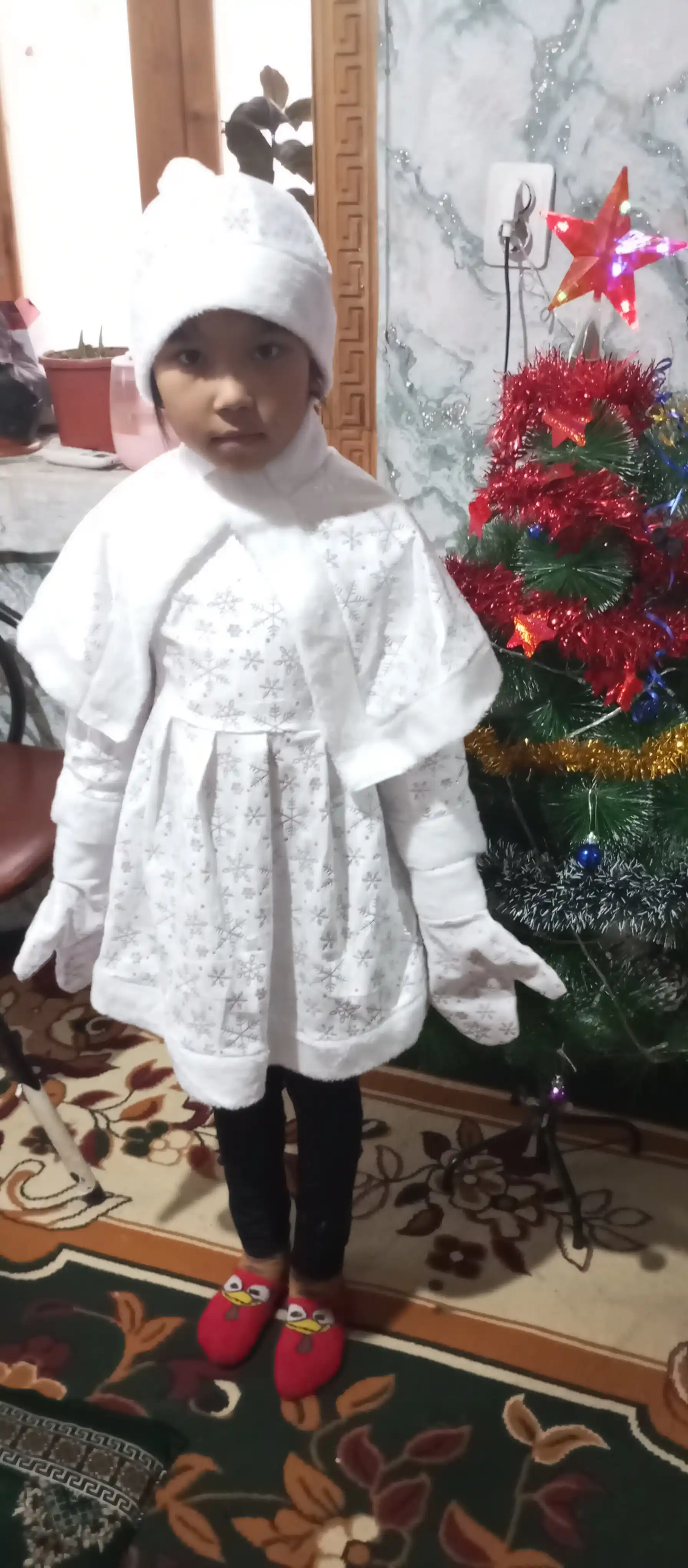 Yangi yil qorqiz kostyumi, Qizlar uchun bashang ko‘ylak, yopinchiqli karnaval ko‘ylagi
