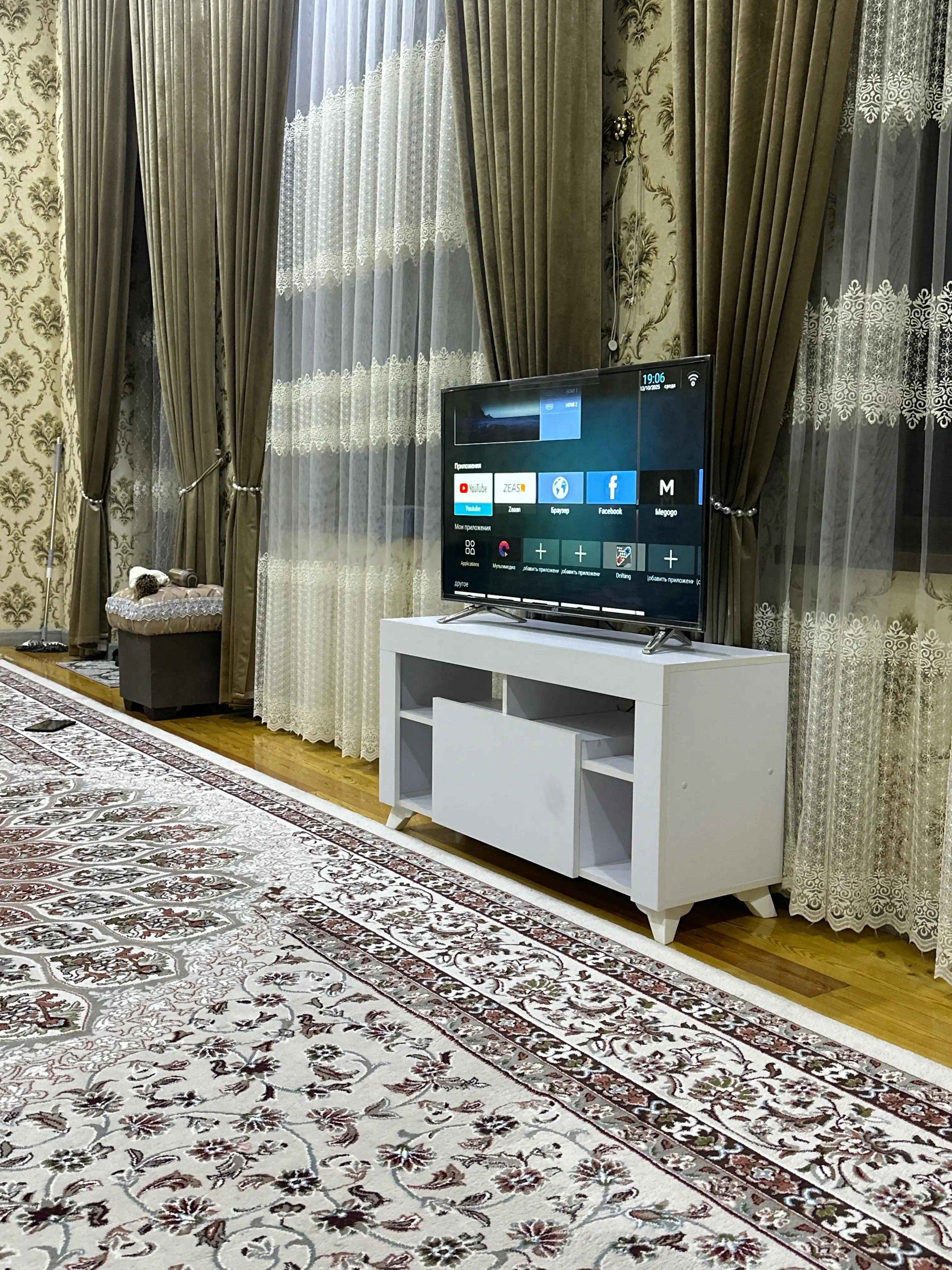 Televizor uchun tumba pоdstavka LEETO, polda turadigan, to'liq yig'ilgan, 110*55*35 см
