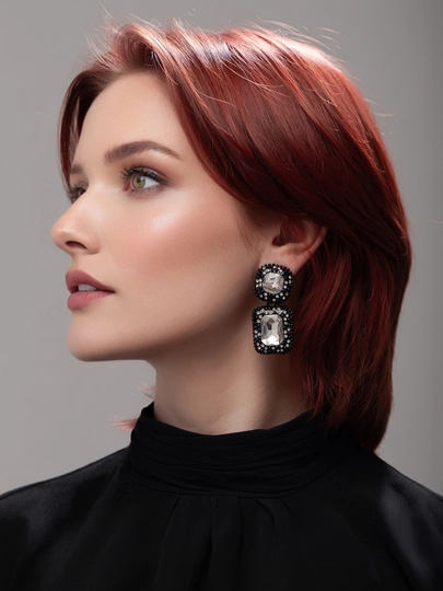 Серьги женские - крупные акцентные сережки, бижутерия Amadora, замок гвоздик, 4 цвета — AMADORA-ER023-ПРОЗР