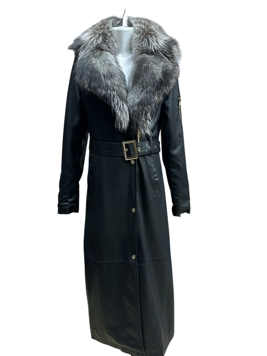 Ayollar charm paltosi tabiiy chernoburka mo‘ynasi bilan, uzunligi 120 sm, belbog‘li trench