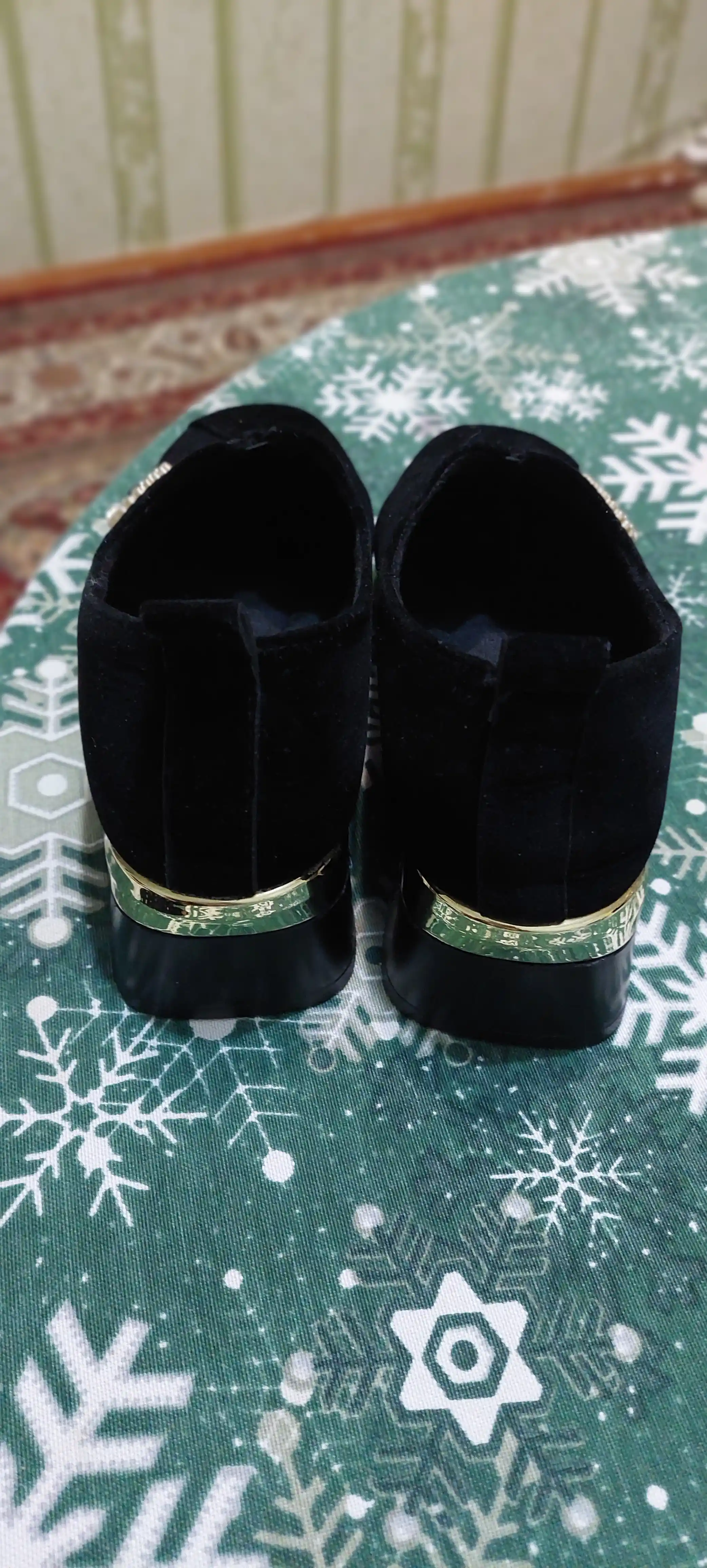Ayollar poyabzali Sling Black Stiletto - barqaror poshnali zamonaviy poyabzal, nachos yo'q