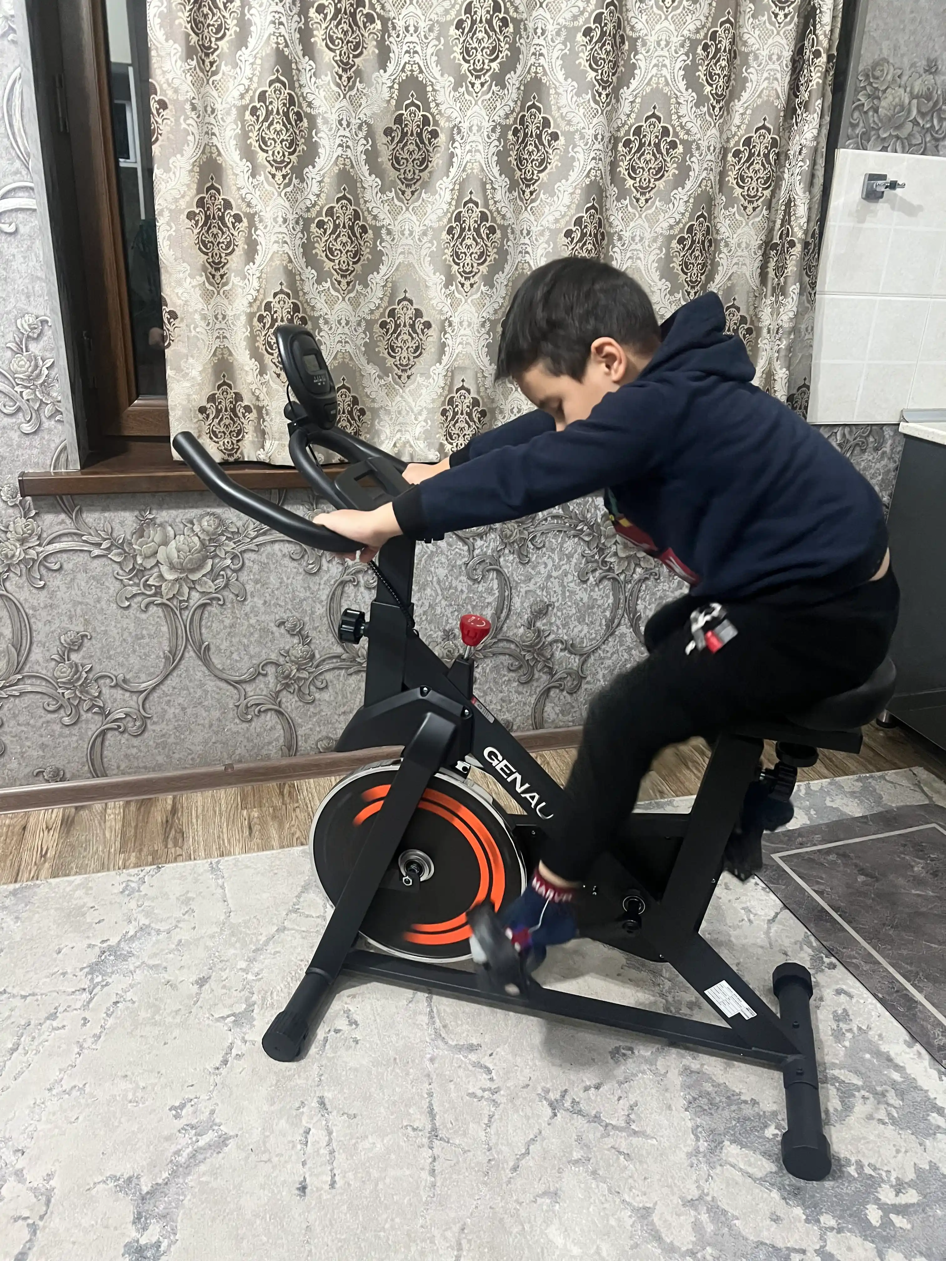 Велотренажер Genau Spin Bike W101, маховик 8 кг, максимальный вес 120 кг *SB1-05A