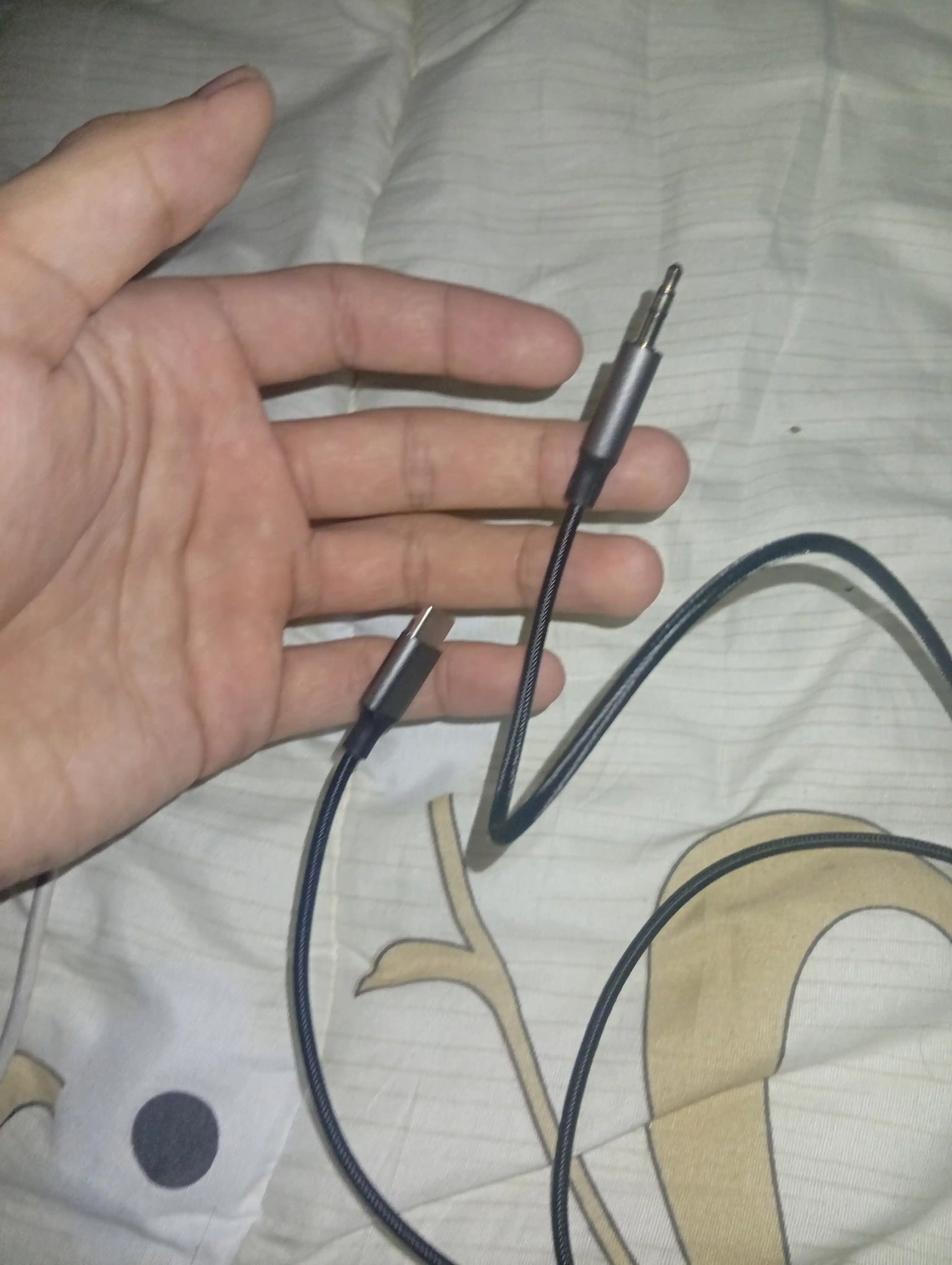Audio adapter Cable Type-C to 3.5 AUX, Lighting to AUX