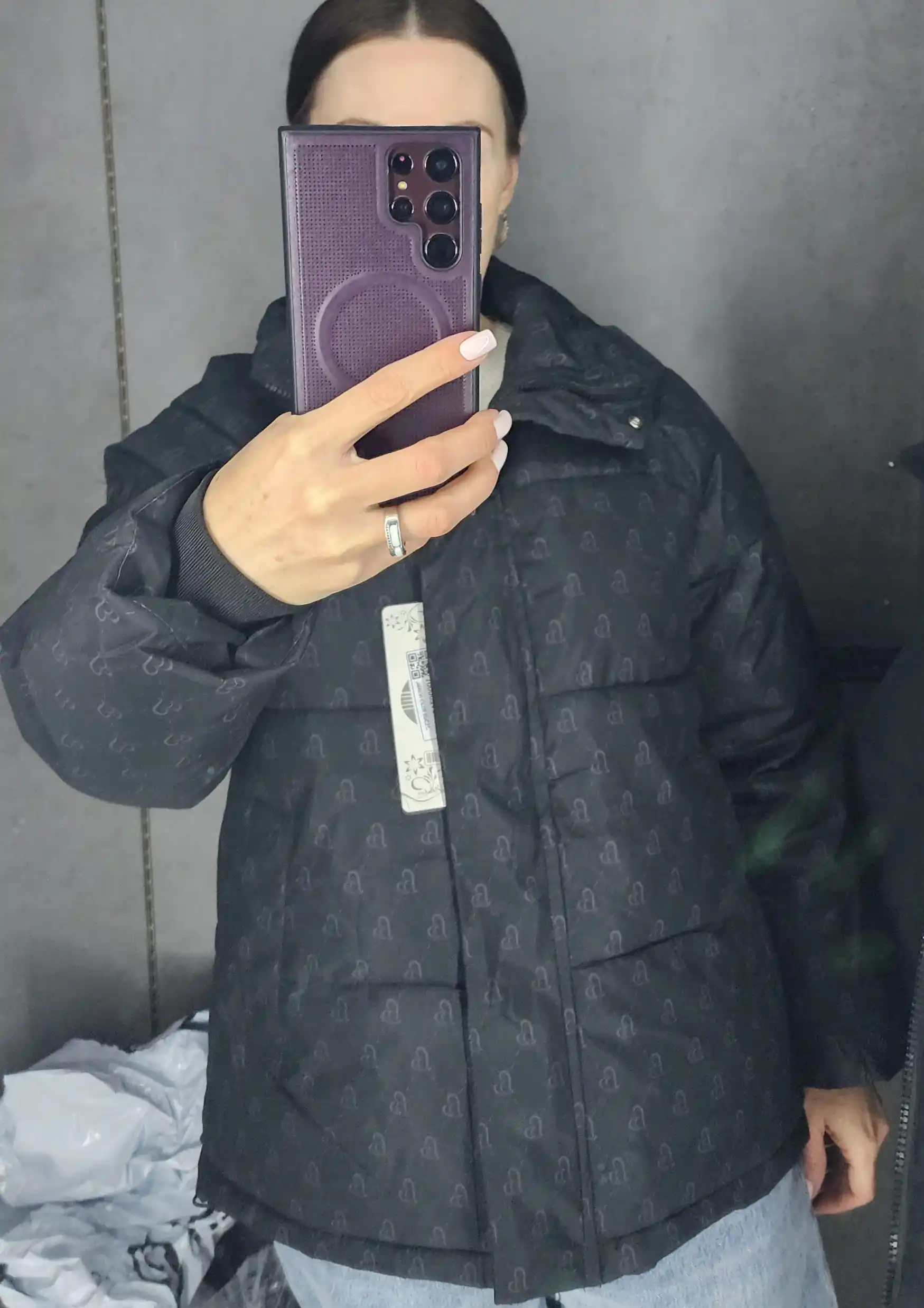 Ayollar uchun qishki issiq kurtka, katakli ichlik bilan, erkin kesim