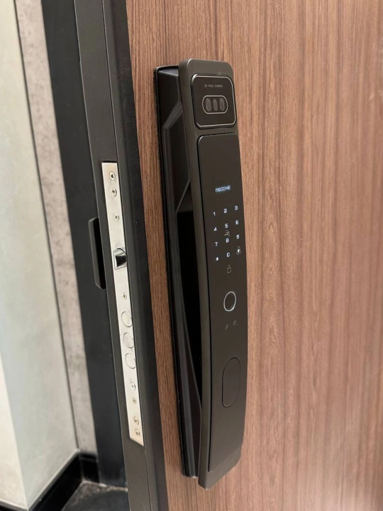 Aqlli qulf — 7 ta funksiyaga ega: Face ID, video-domofon va TUYA ilovasi orqali boshqaruv