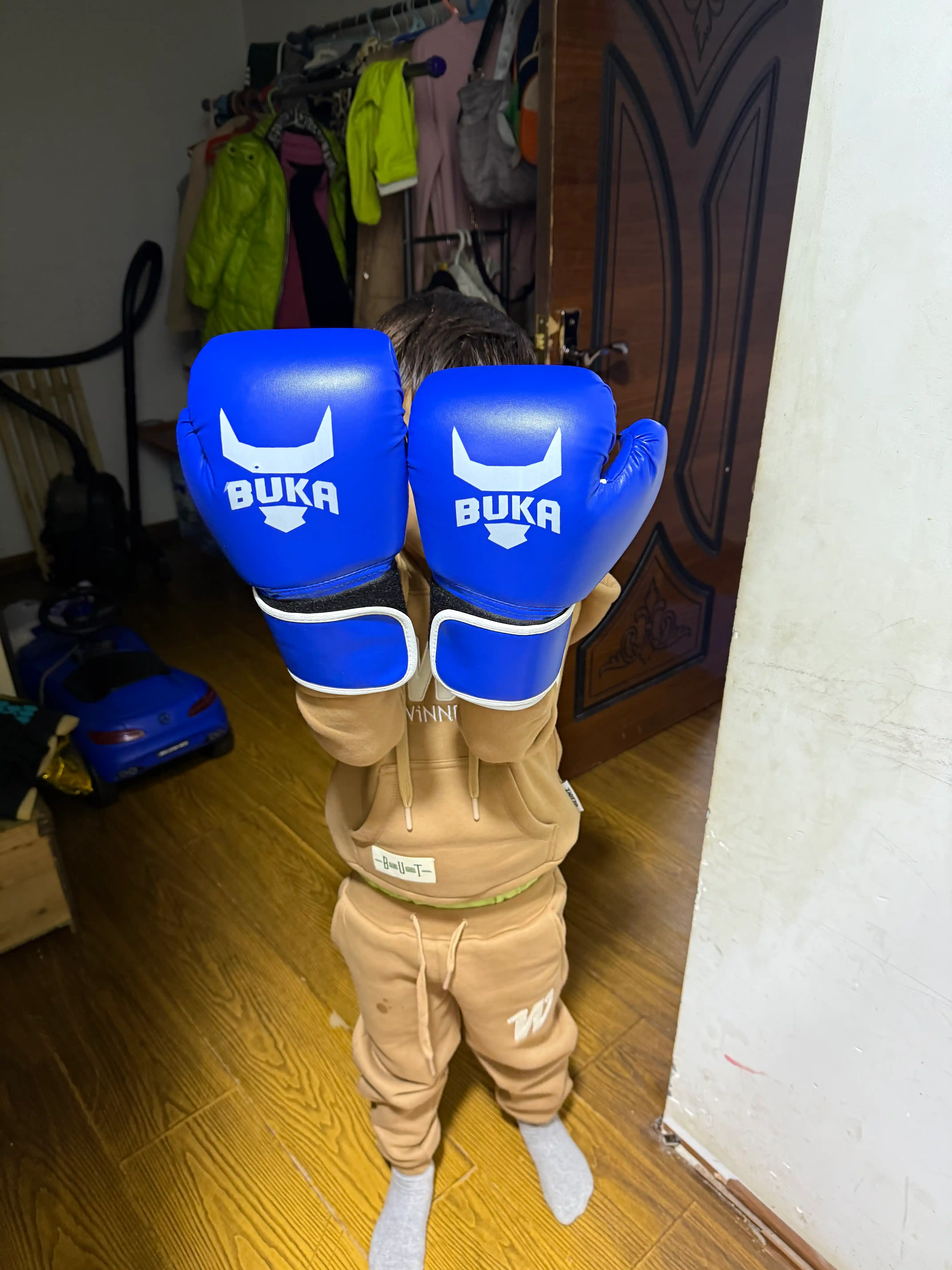 Boks qo'lqoplari, perchatka, mashg'ulot va sparring uchun