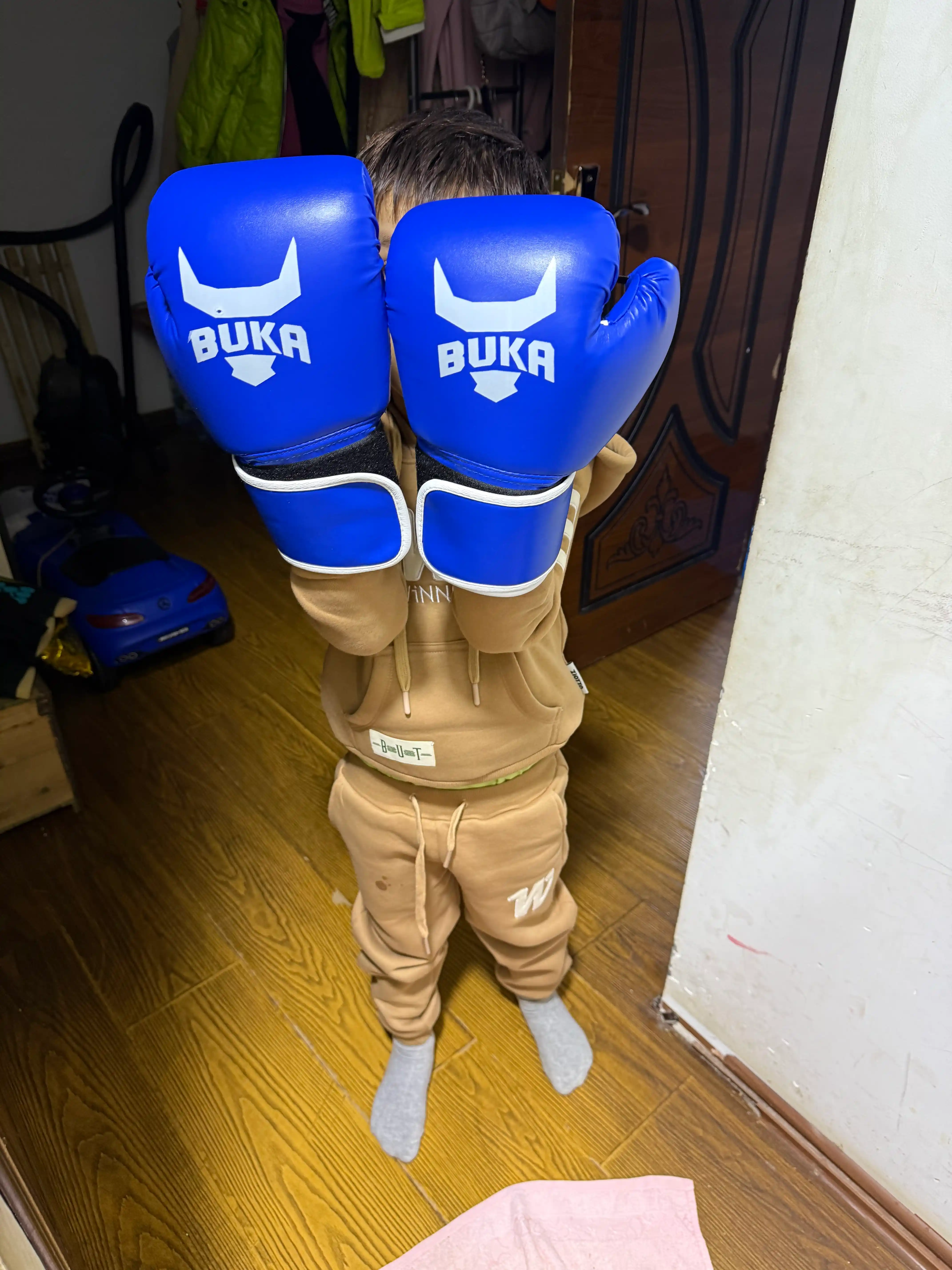Boks qo'lqoplari, perchatka, mashg'ulot va sparring uchun
