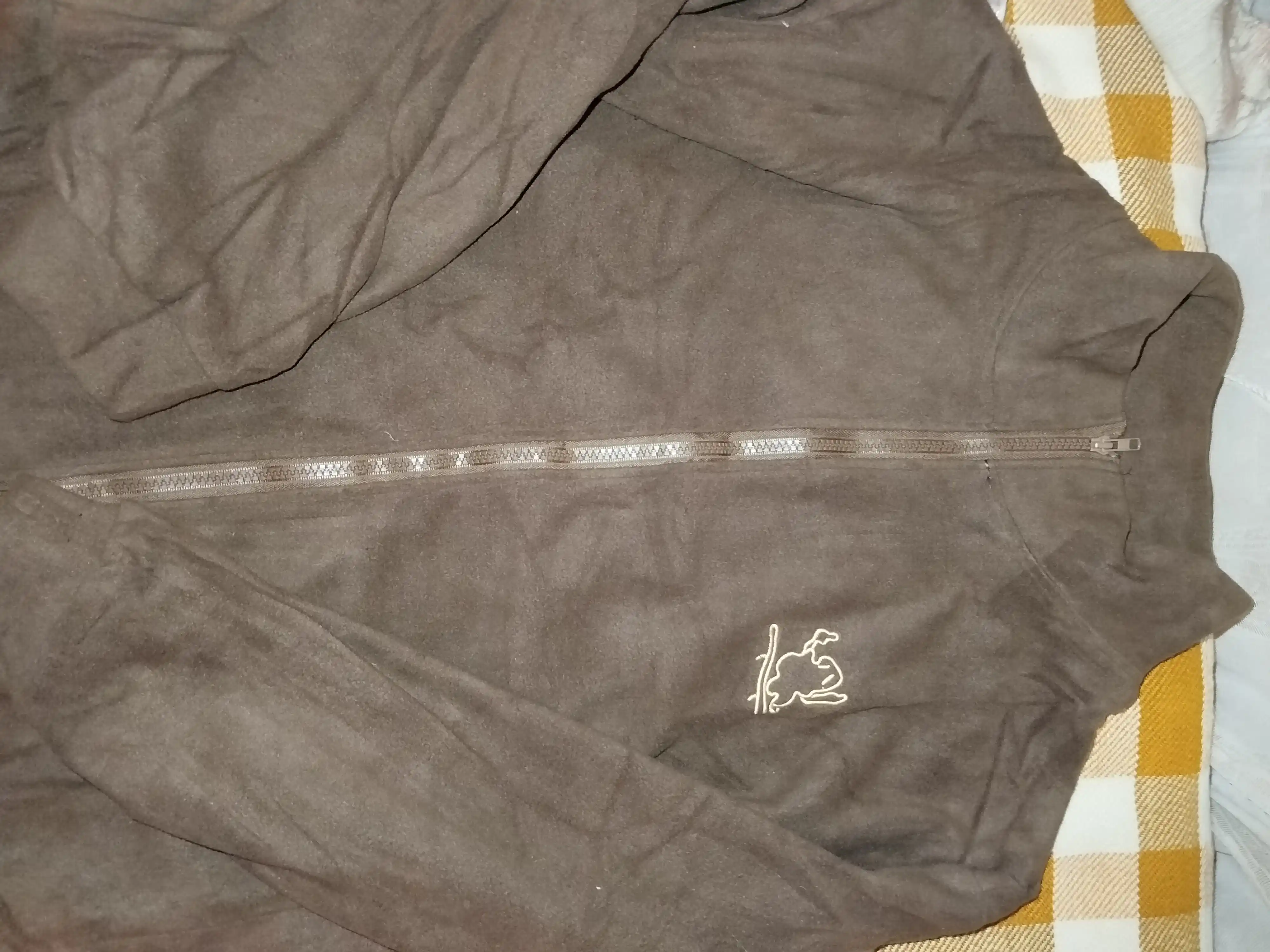 Ayollar uchun zamonaviy flisli kurtka, keng kesim, yumshoq va issiq materialli sportivka
