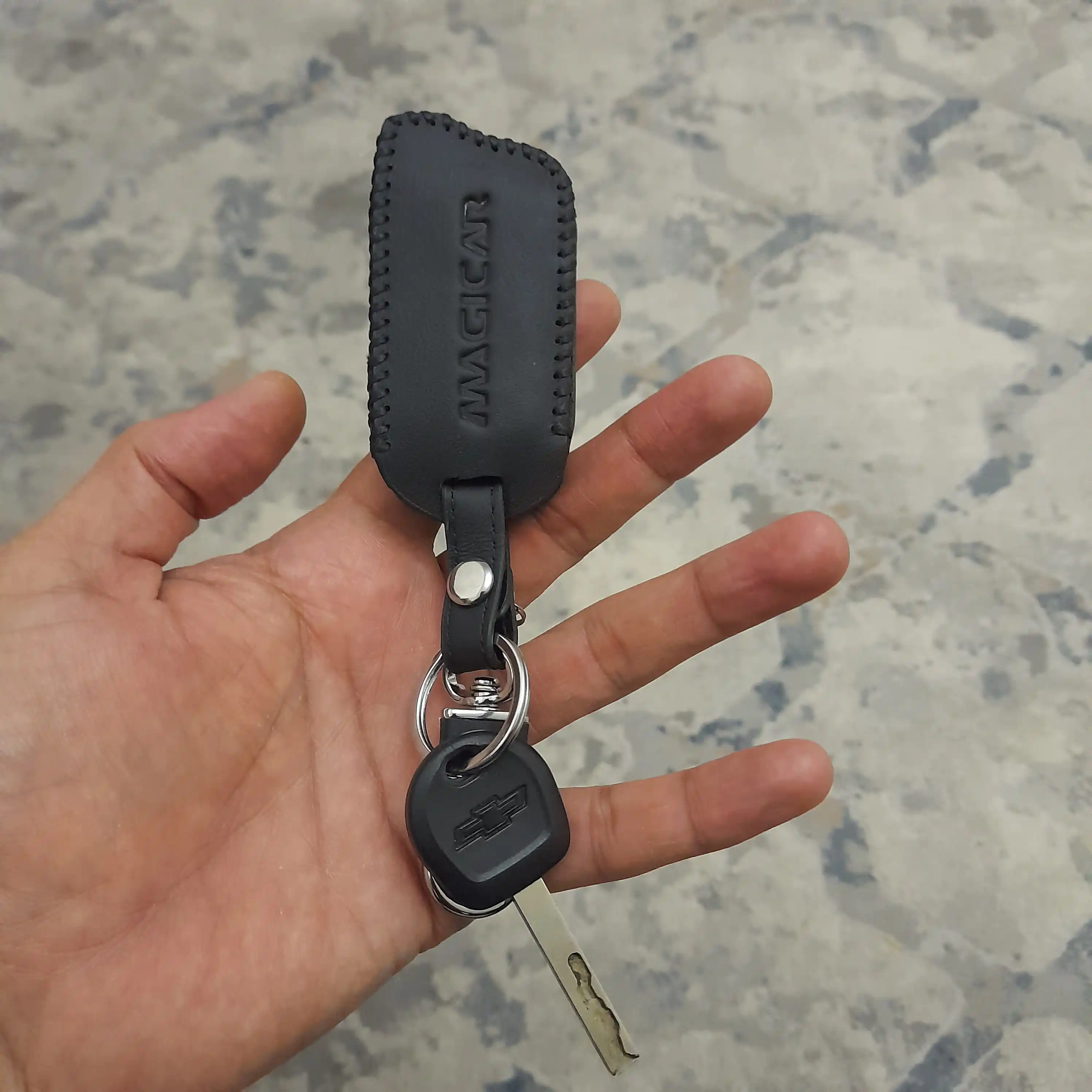 Magicar 903, 905, 906, 908, 909, Malibu va Cobalt kalitlari uchun charm korpus qora rangda