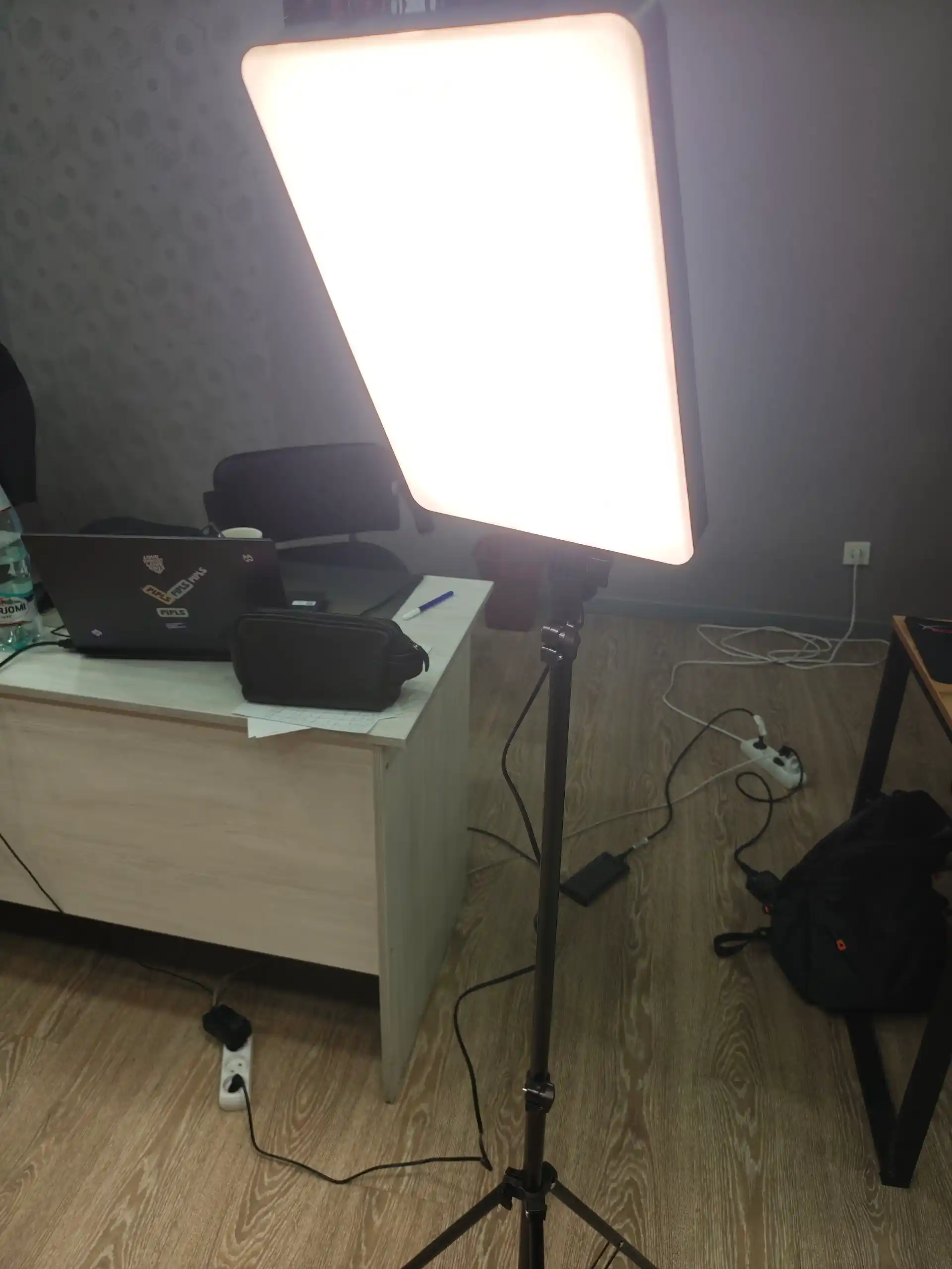 Pro ustalar va suratga olish uchun universal ustun va 3 ta 1 da shtativga ega fotolampa