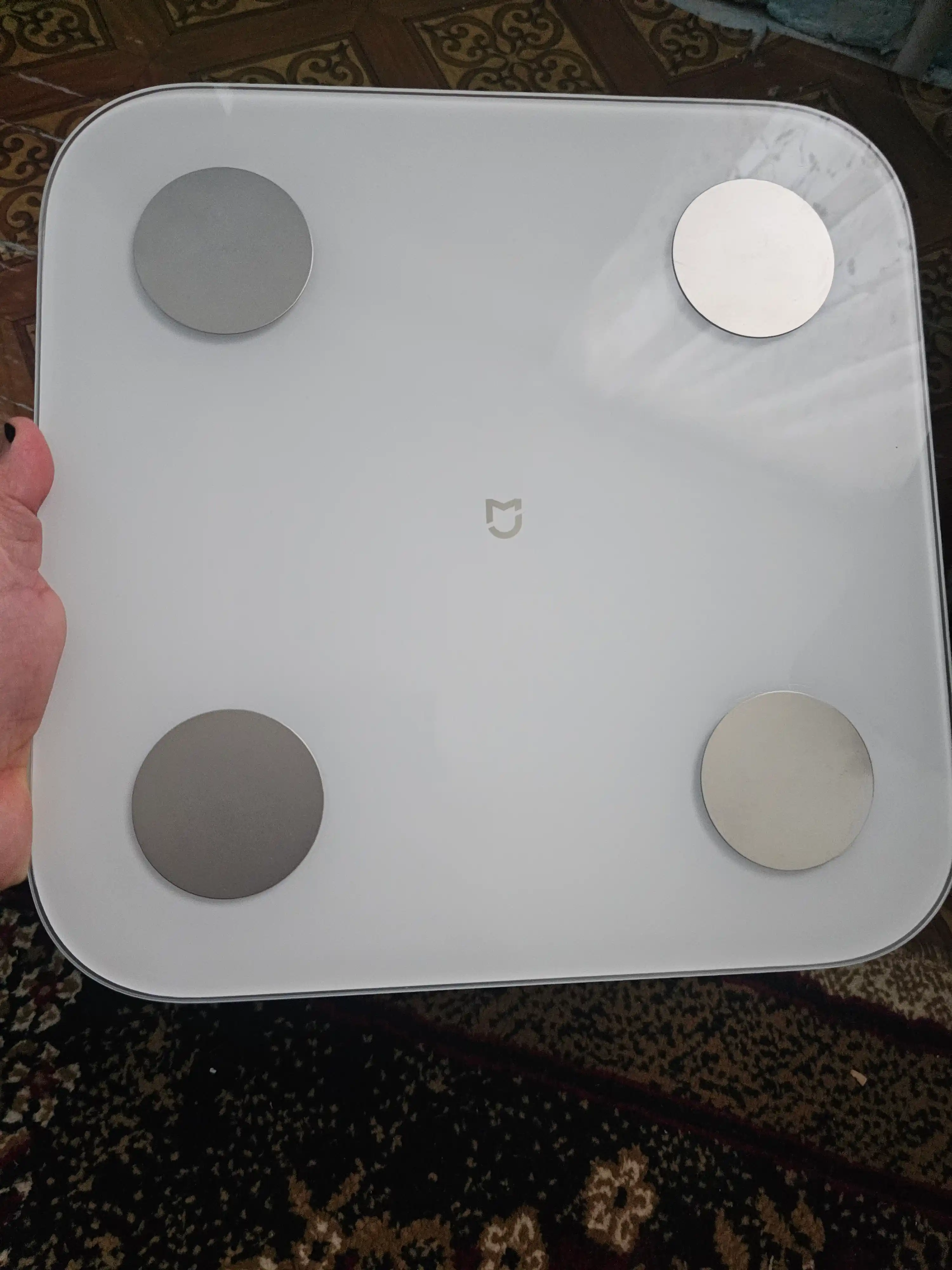 Xiaomi Mi Body Scale S400 aqlli pol tarozisi, tananing 25 ta parametrini tahlil qiladi
