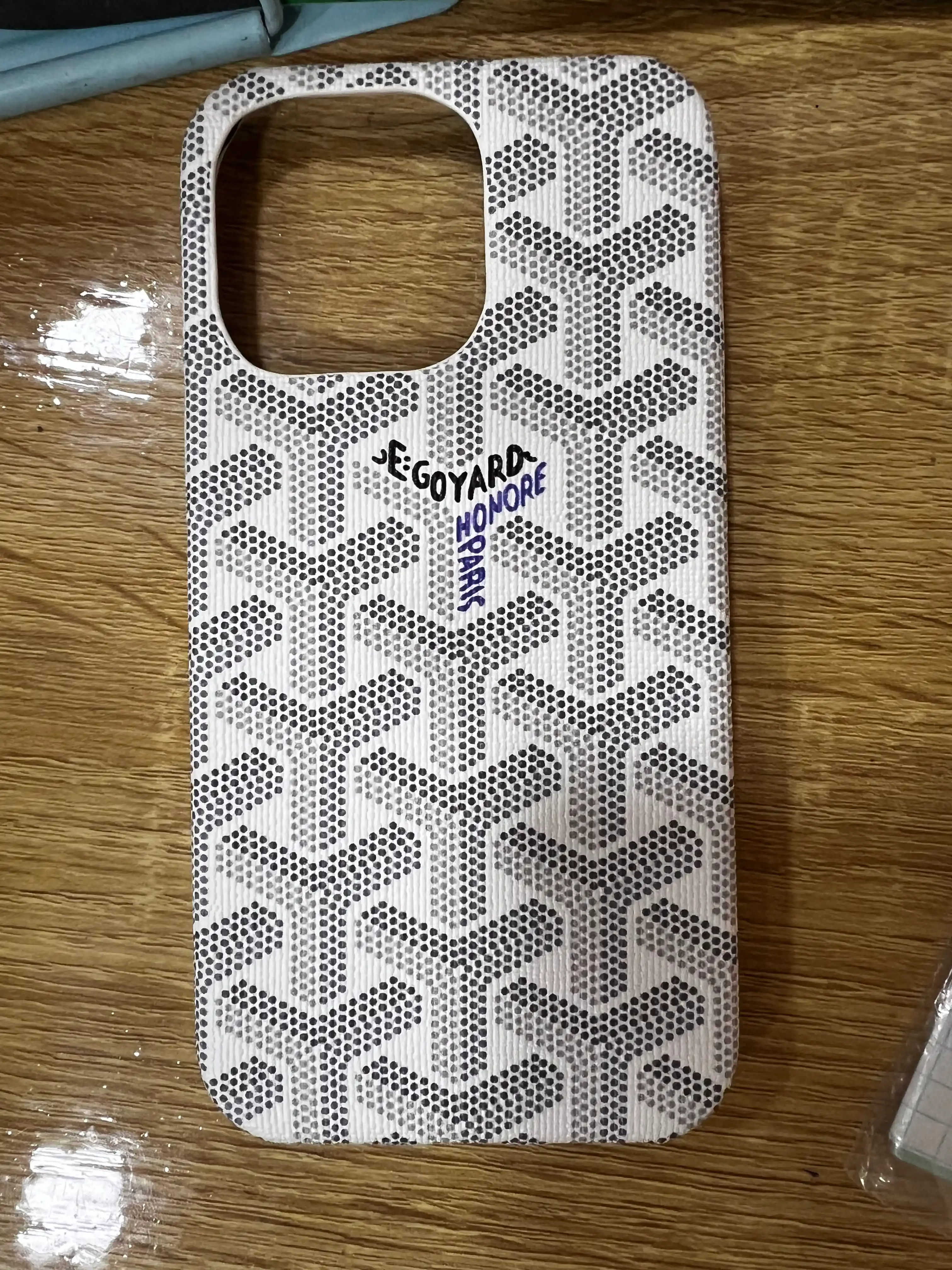 Чехол для iPhone с текстурой Goyard