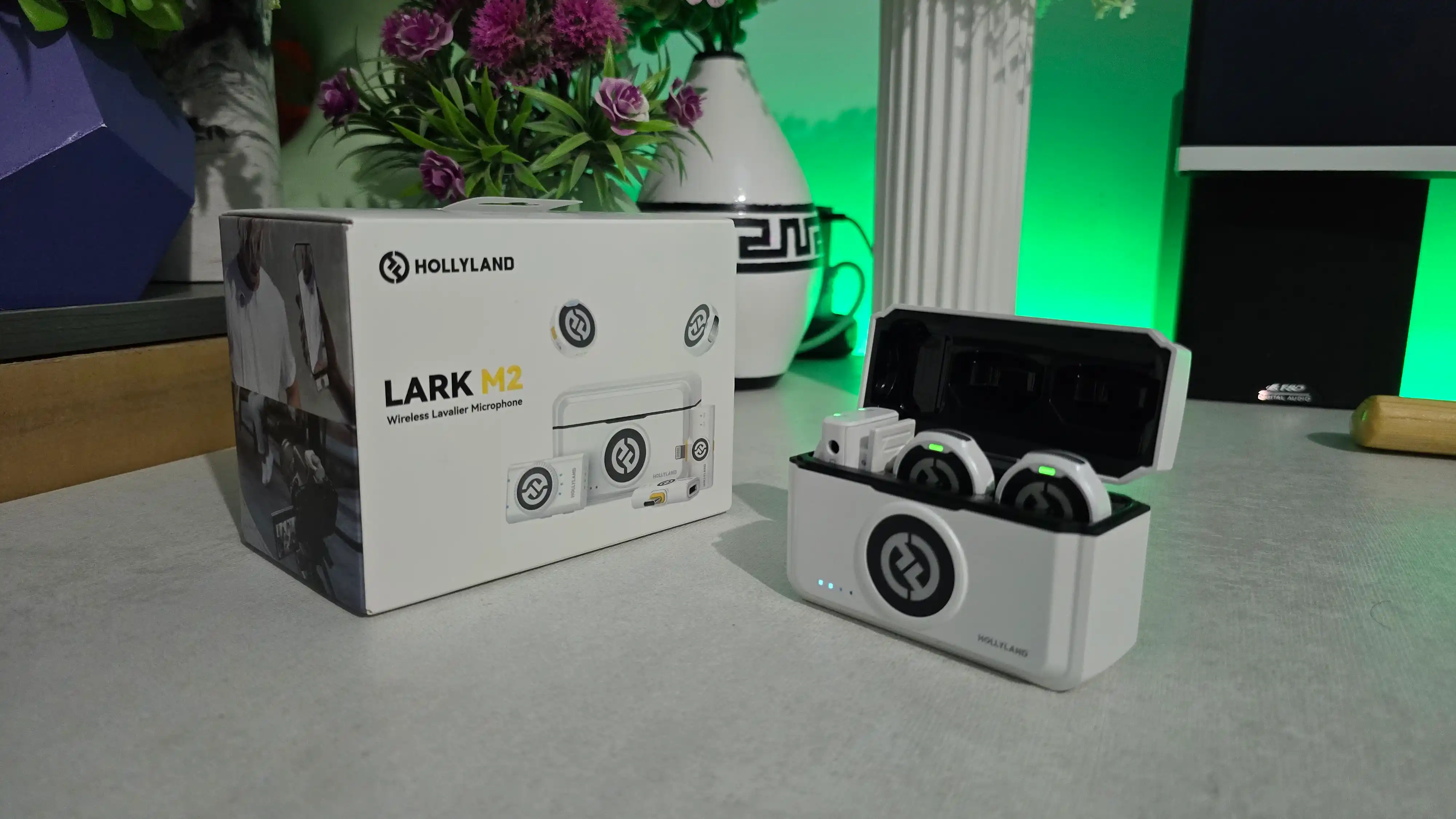 Hollyland Lark M2 Combo White — беспроводная система микрофонов (белая)
