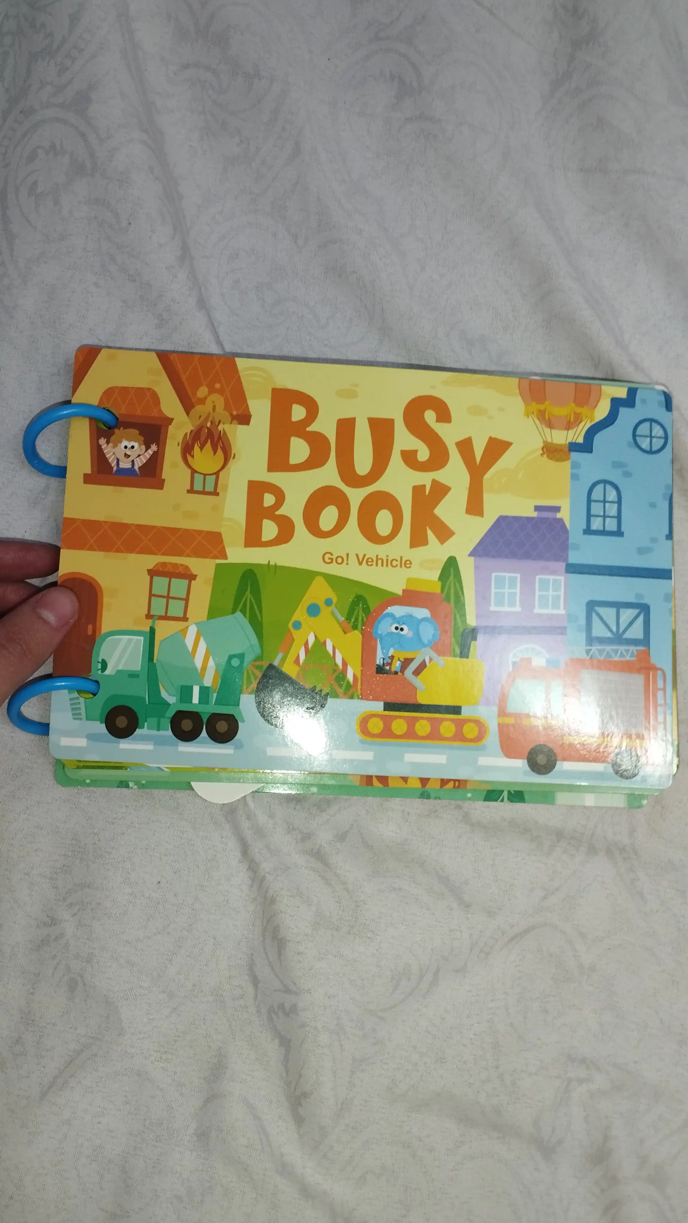 Bolalar uchun o'quv kitobi va alifbosi Busybook, lipuchkali Montessori kitobi