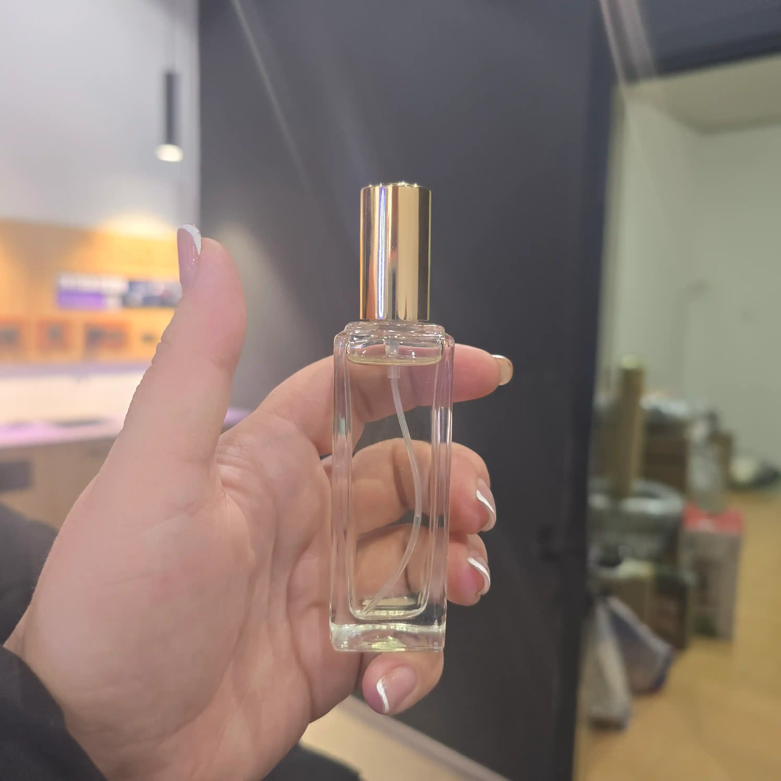 Erkaklar atiri Datum Parfume Aventus, ananas, bergamot, muskus va kedr bilan