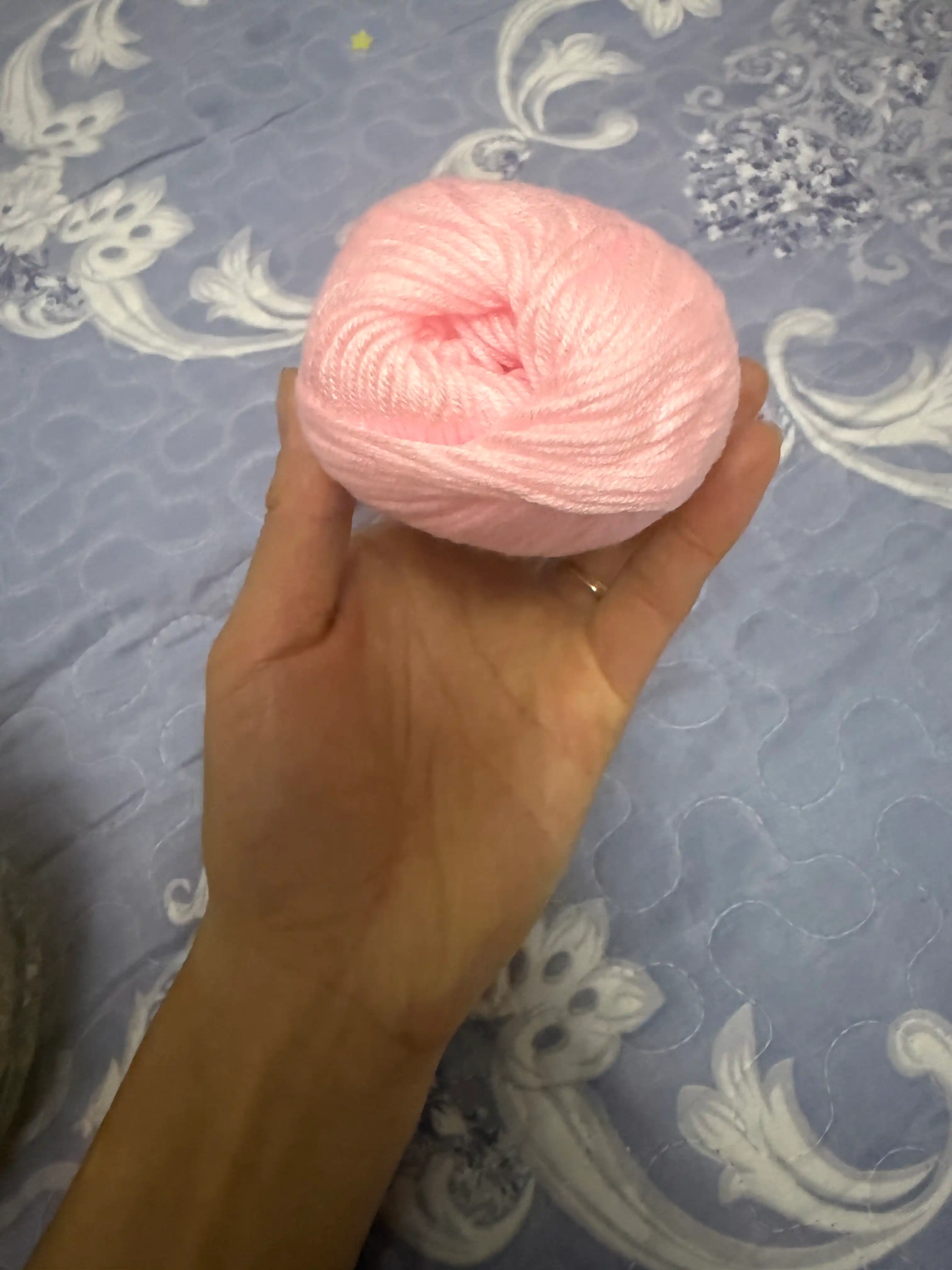 Lamponi to‘qish uchun ip. 100% akril, 50 gr, 1 dona