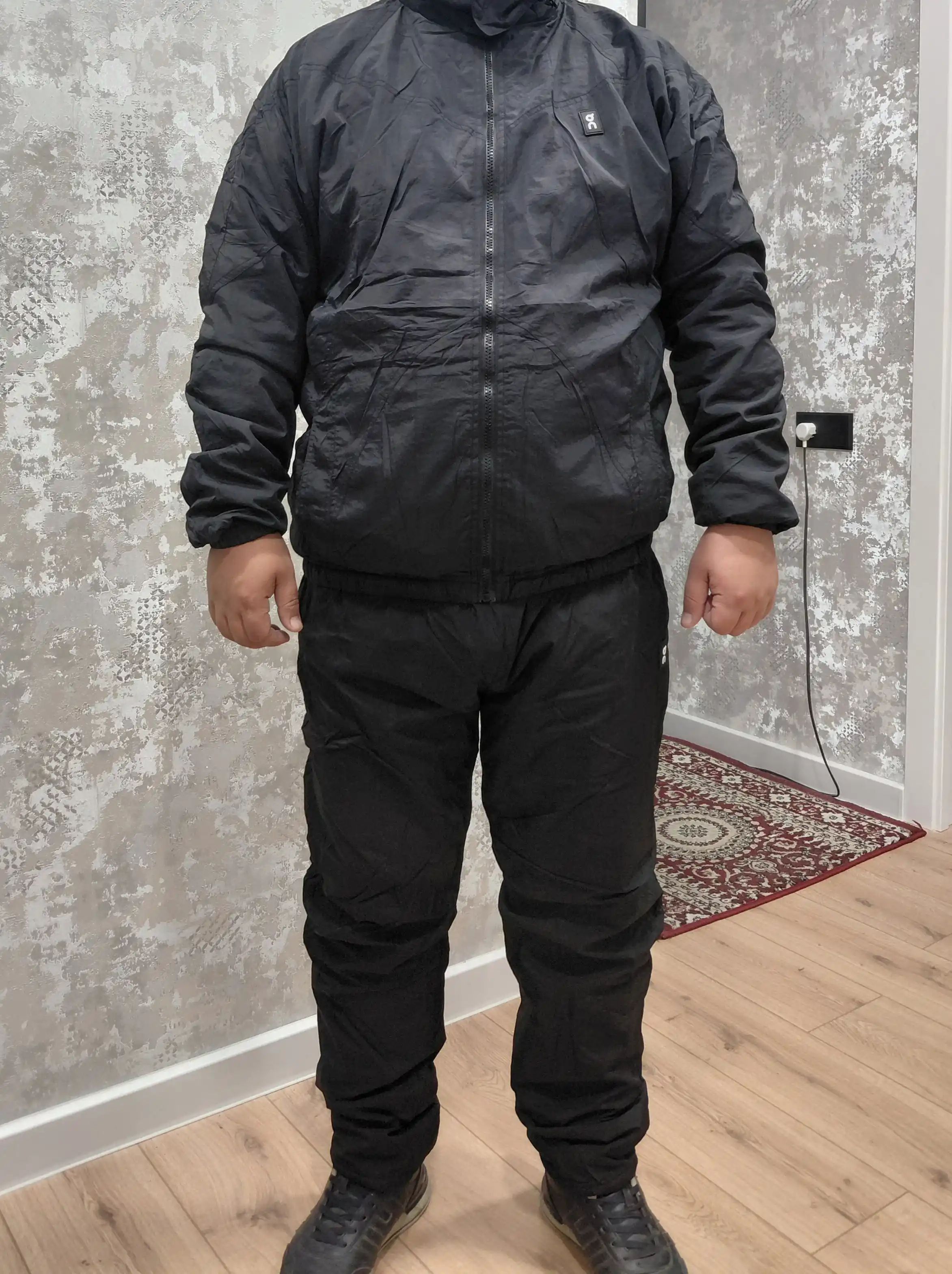 Erkaklar va ayollar sport kostyumi, gimnastyorkasi va shimi