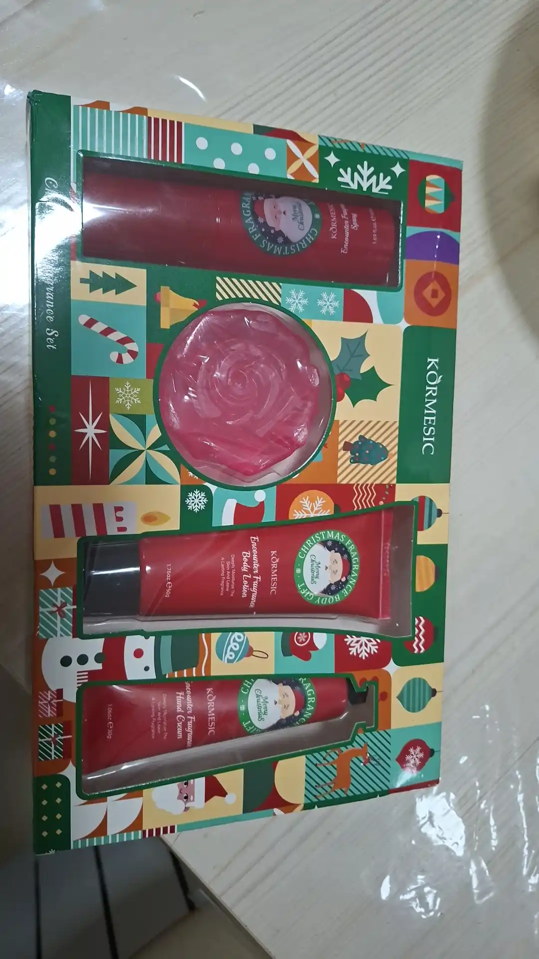 Sovg‘a kosmetika to‘plami, tana parvarishi uchun, 4 ta predmetdan iborat