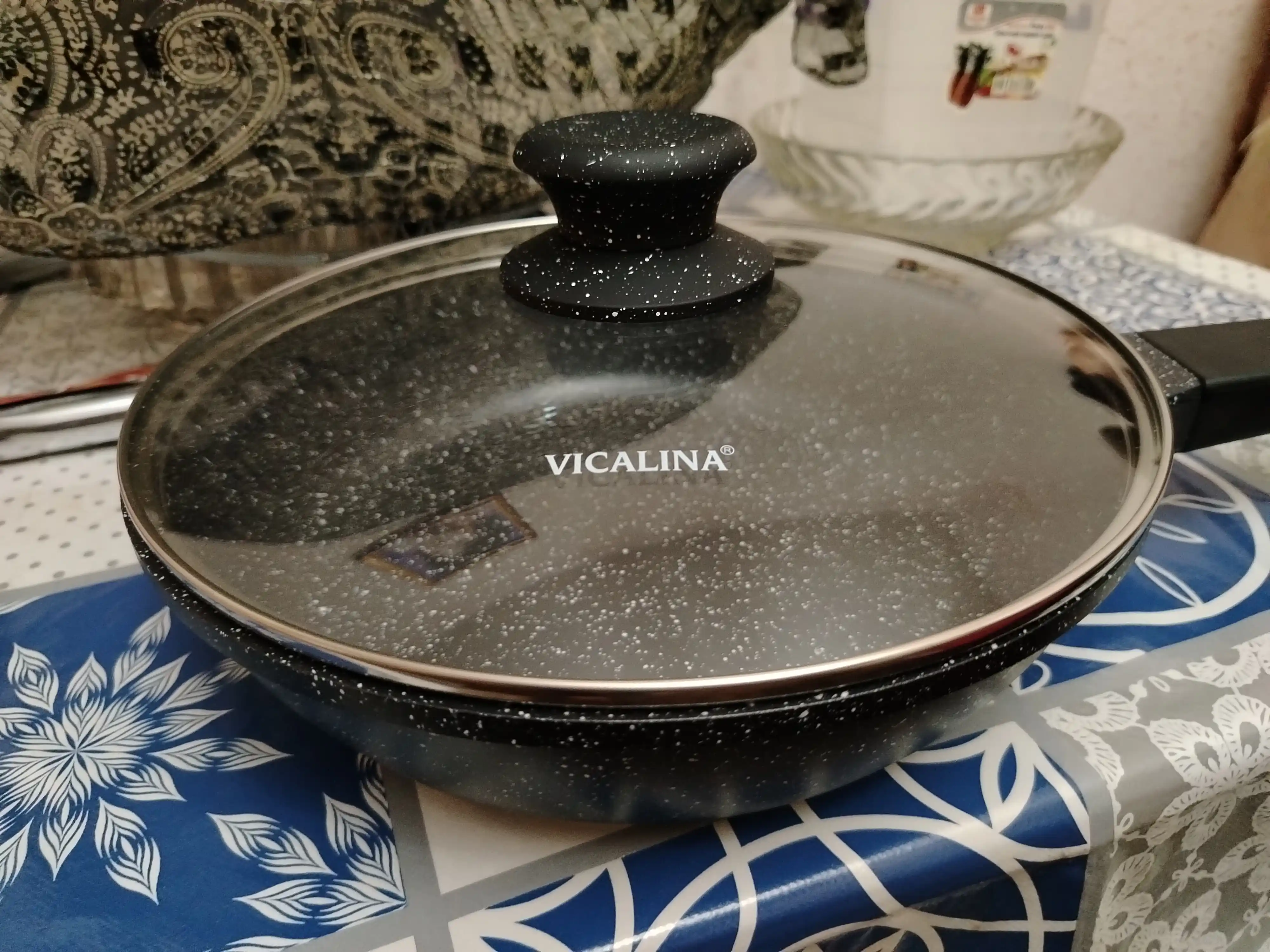 Сковорода с антипригарным покрытием Vicalina с крышкой