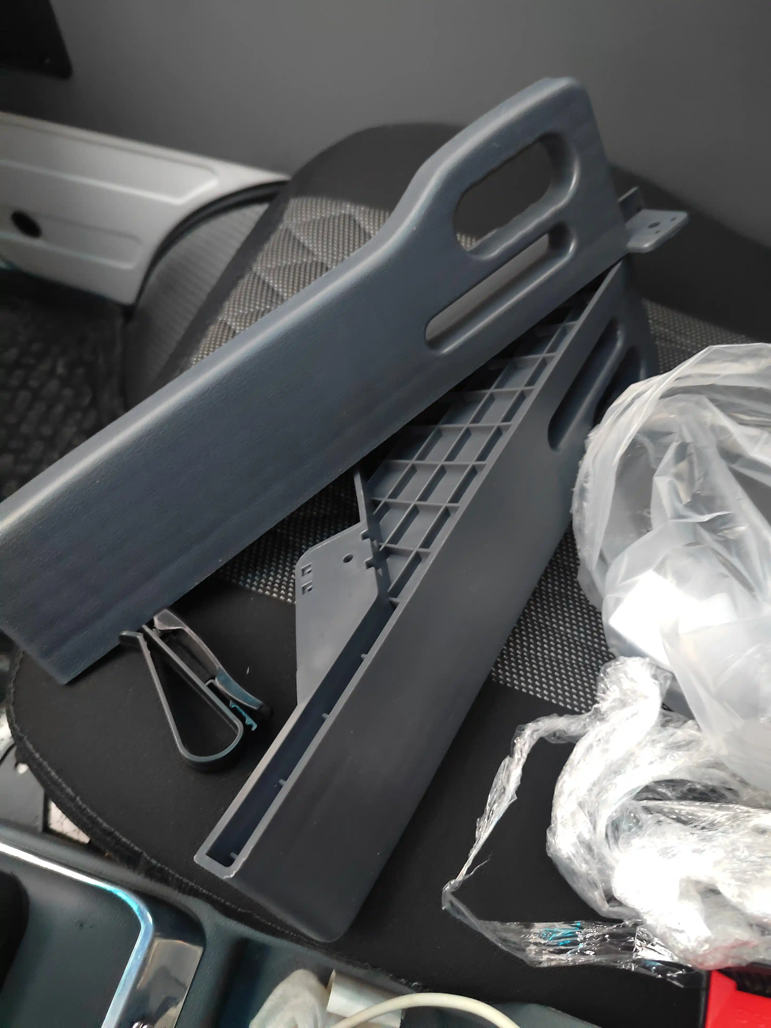 Подлокотник Damas Car, пластик, 2 шт, правый и левый
