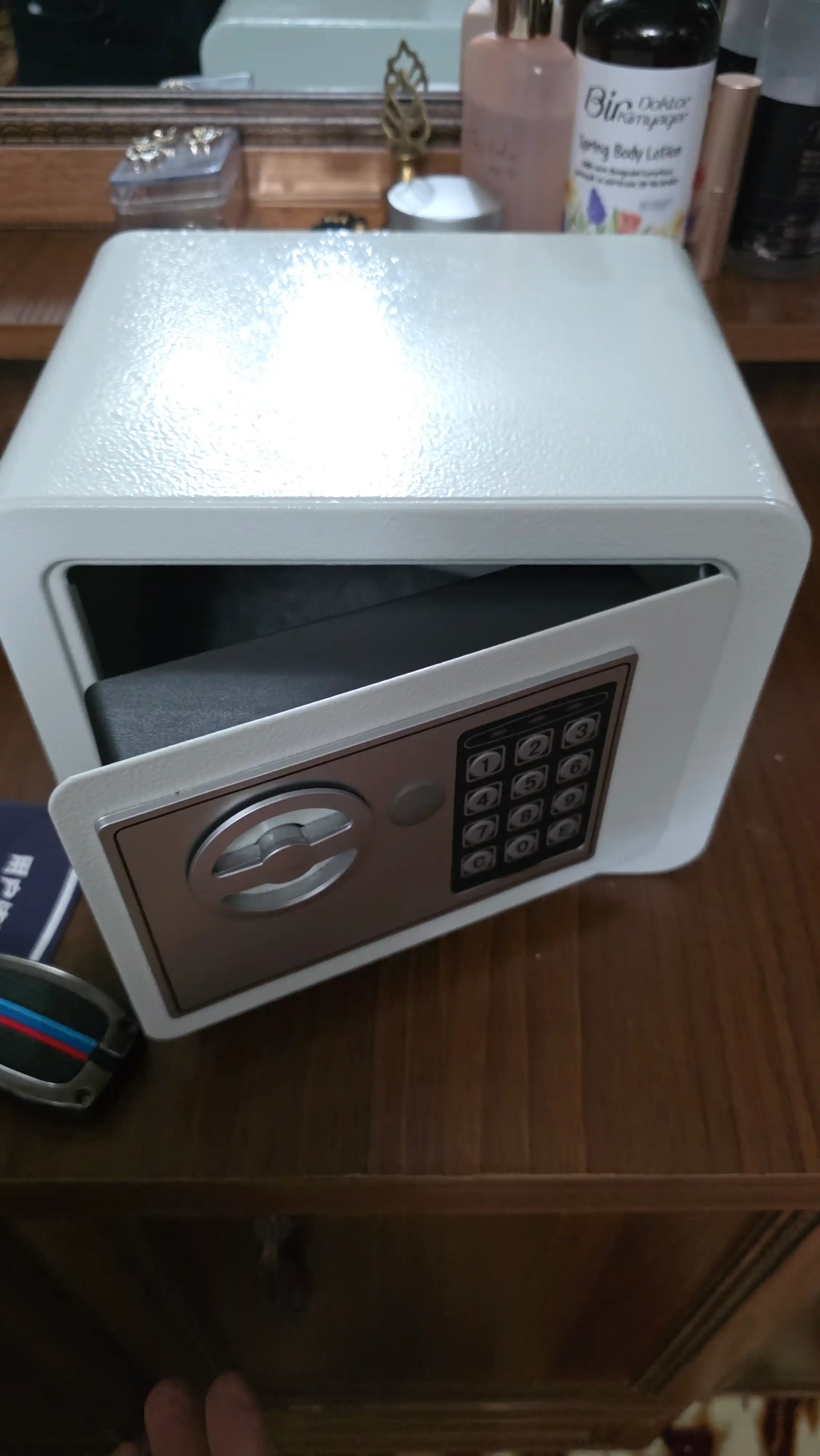 Uy va ofis uchun elektron mini seyf, ochish uchun kalit va parol, olcham: 17 * 23 * 17