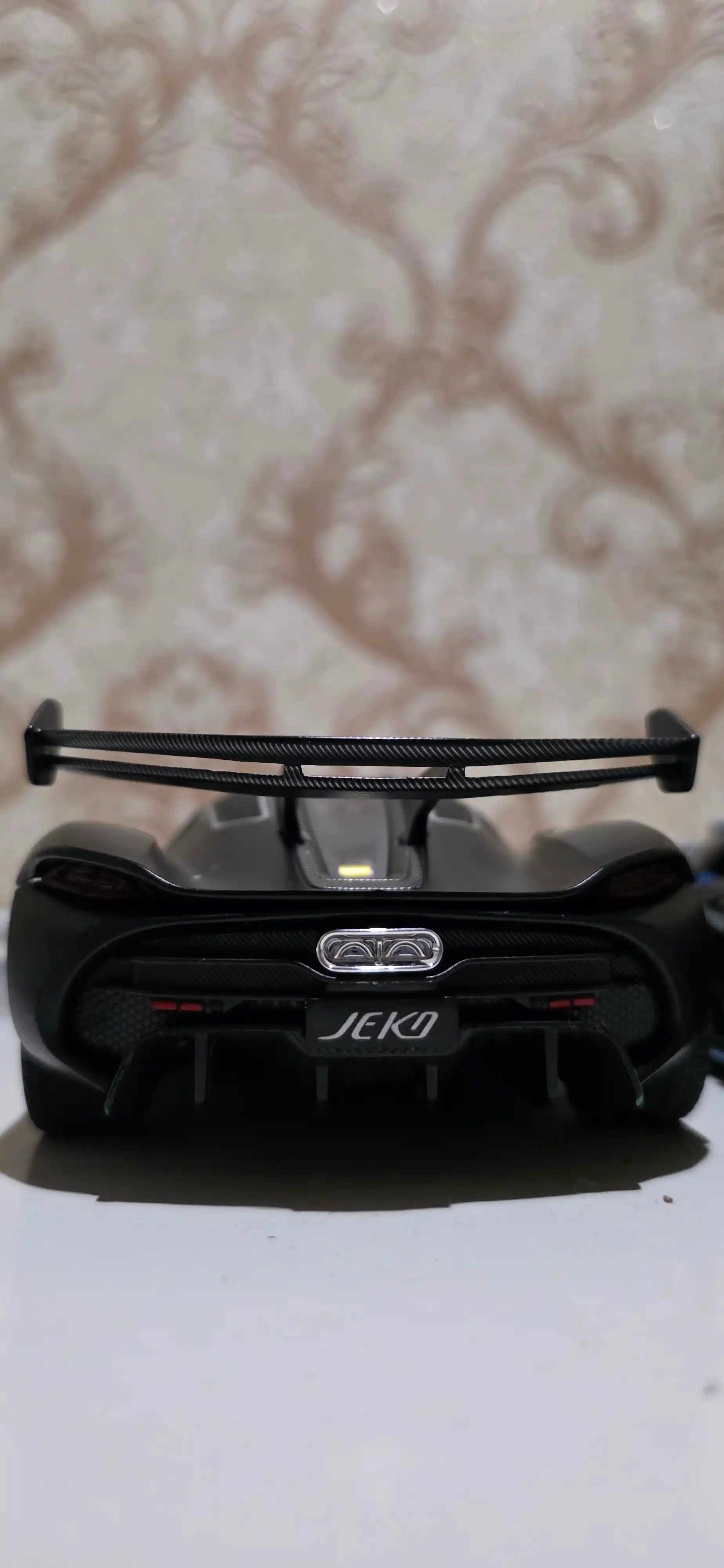 Машина игрушка Keonigsegg Jesco 1:24 для подарка металическая