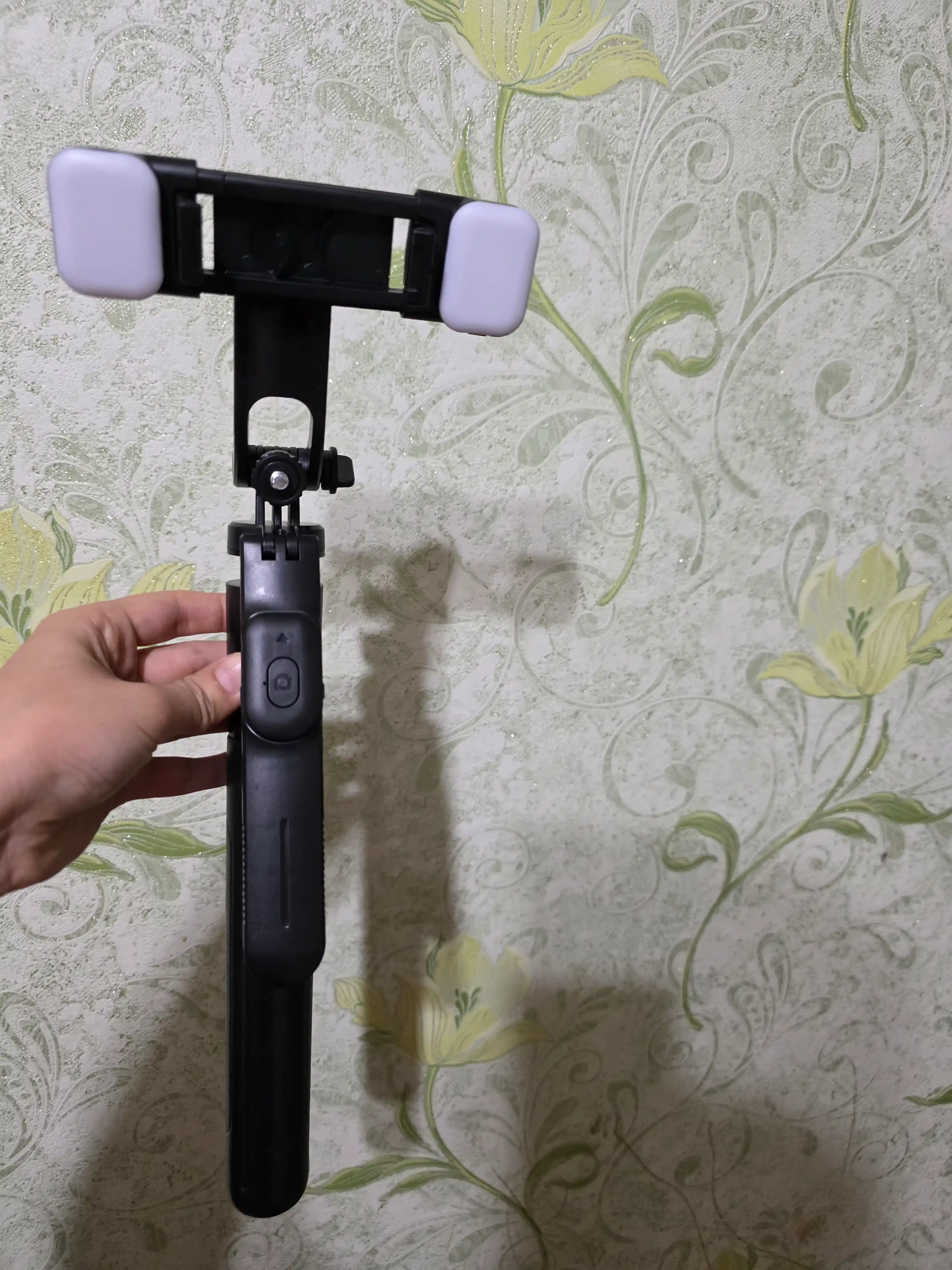 Штатив для телефона высота 170 см с Bluetooth-пультом и подсветкой; и камерами GoPro