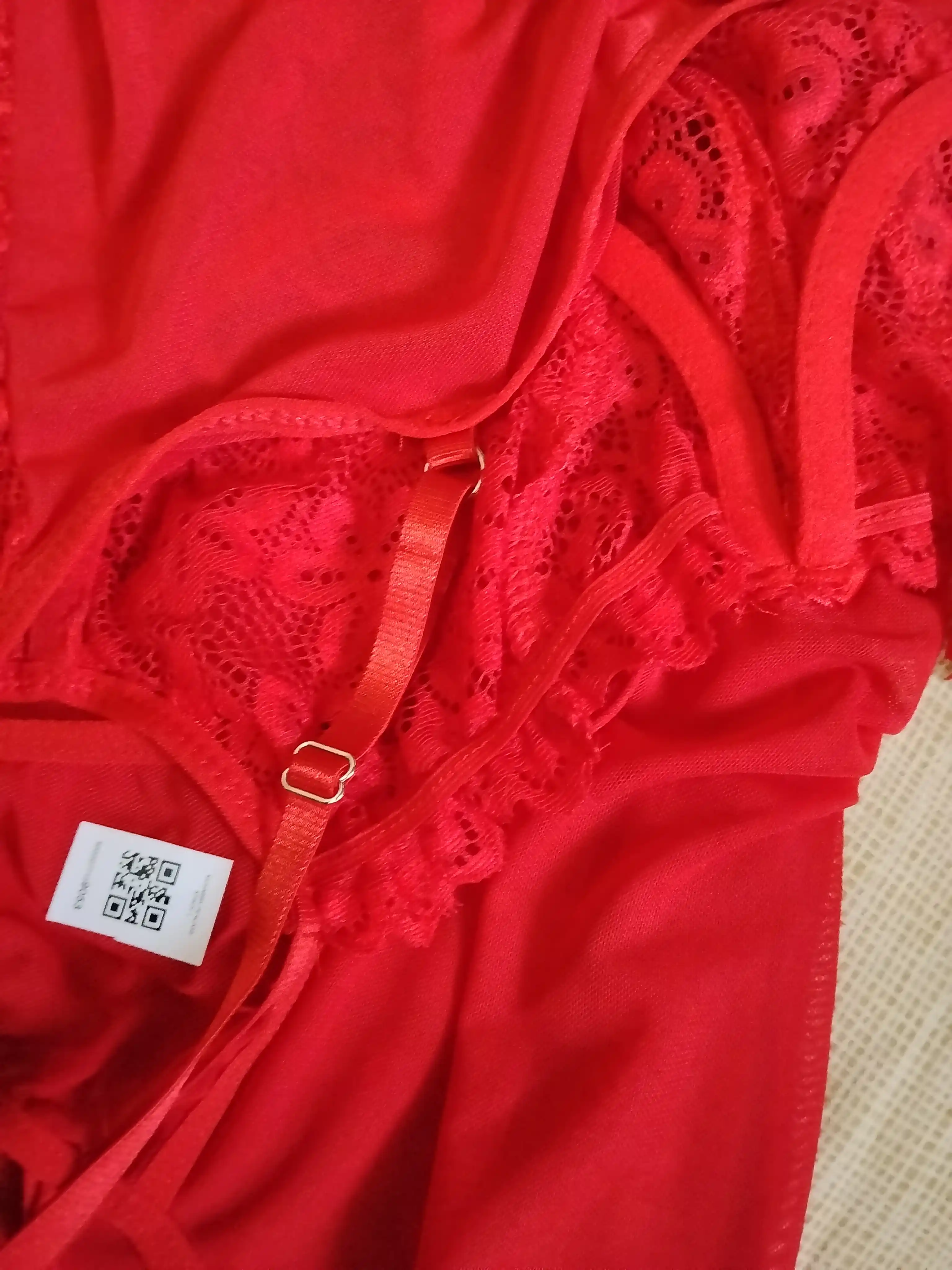 Ayollar tungi ko‘ylagi, romantik to‘rli penyuar